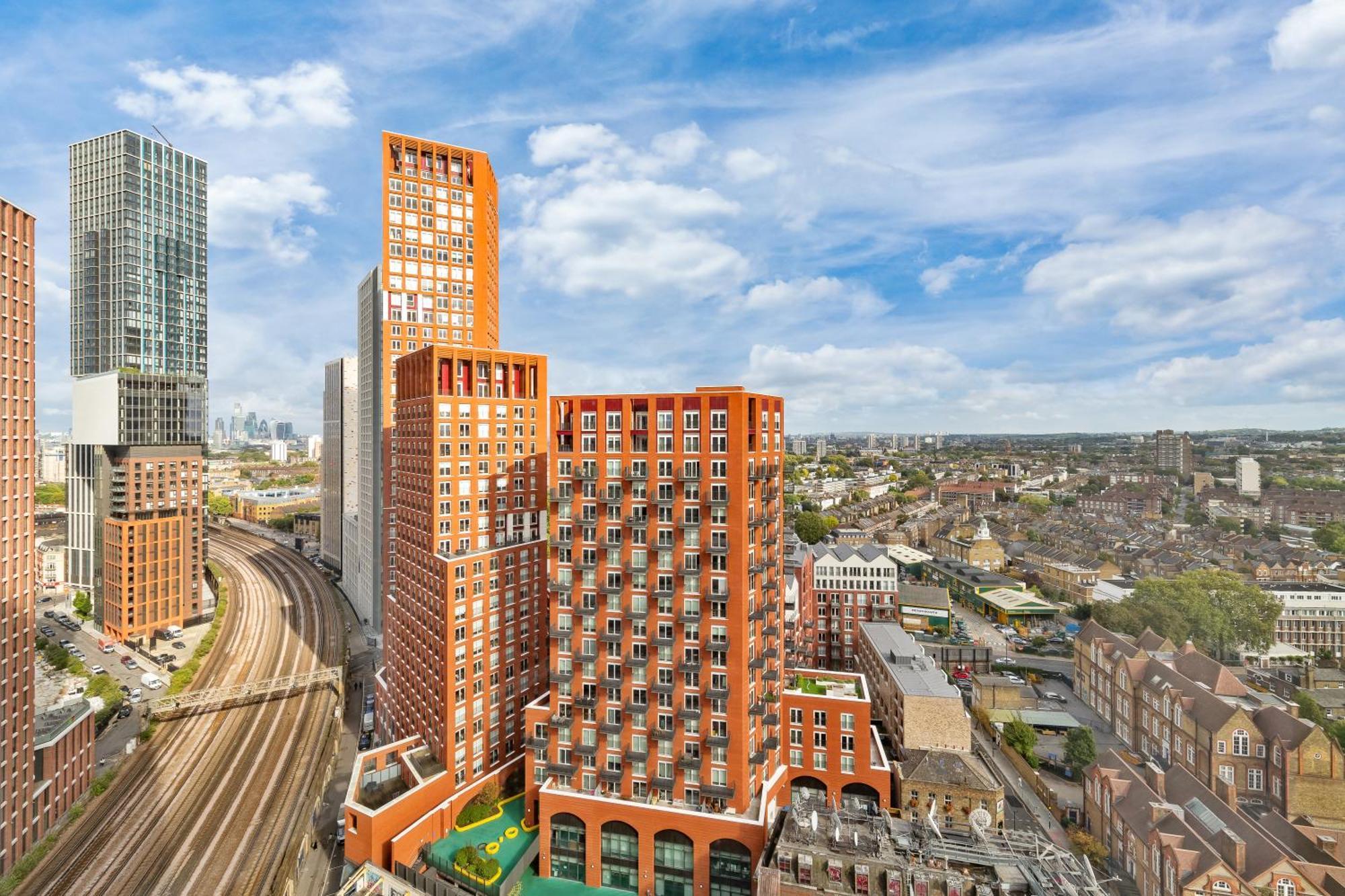 18th Floor Luxury 2 Bedroom, 2 Bathroom Sky View With Rooftop Access & Gym! Unbeatable Experience & Extreme Value! * London