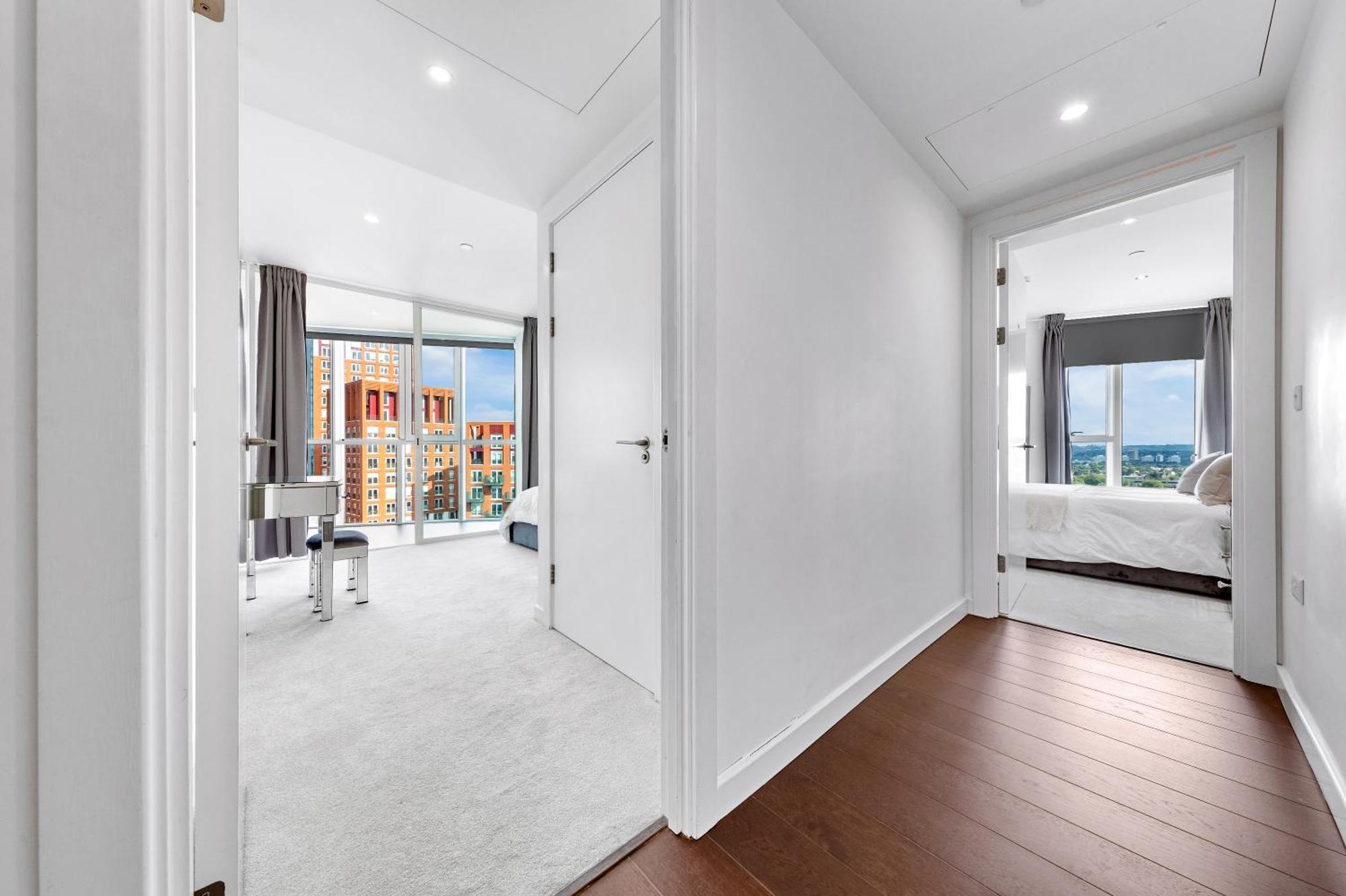 18th Floor Luxury 2 Bedroom, 2 Bathroom Sky View With Rooftop Access & Gym! Unbeatable Experience & Extreme Value! London