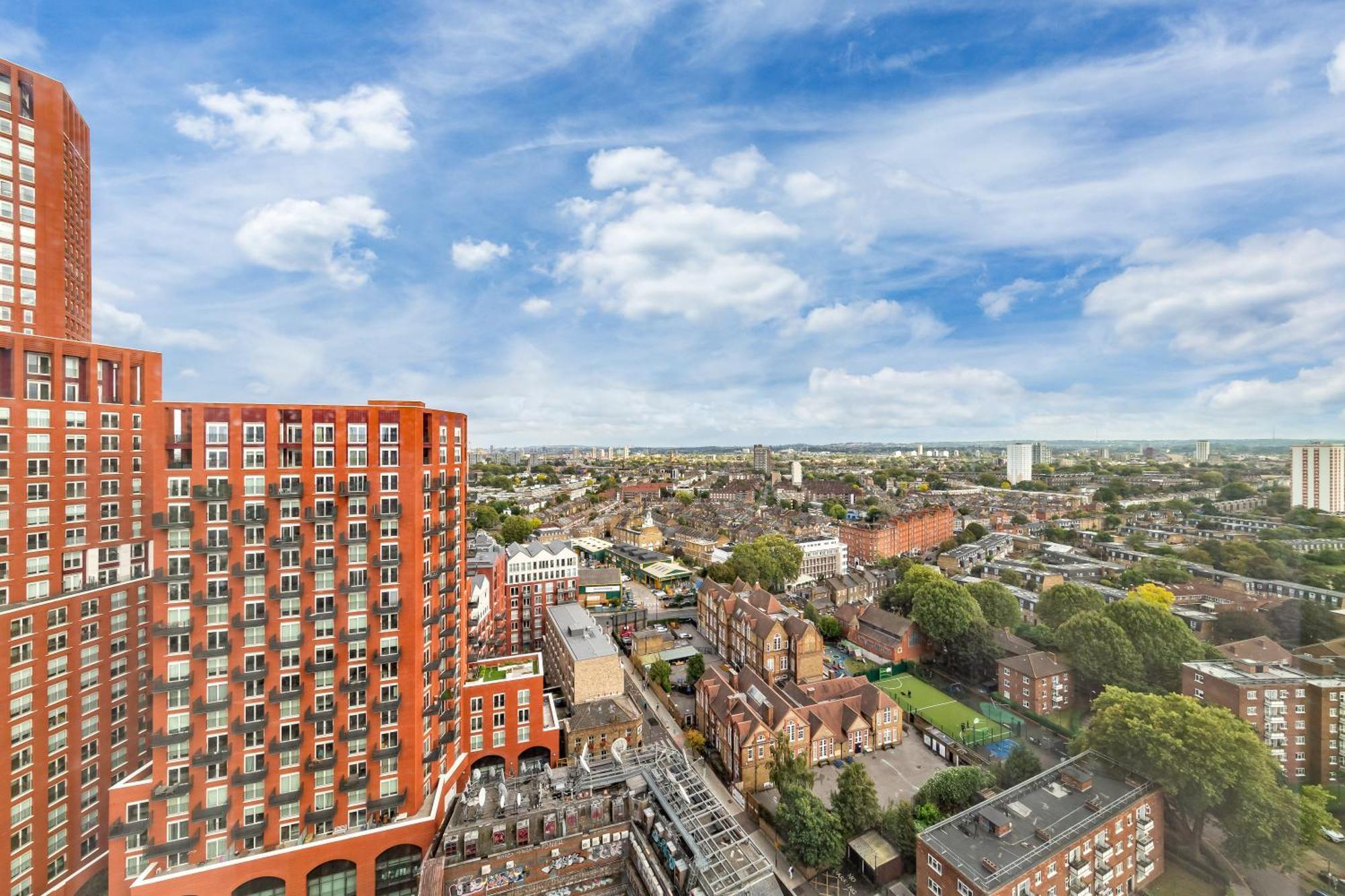 Apartment 18th Floor Luxury 2 Bedroom, 2 Bathroom Sky View With Rooftop Access & Gym! Unbeatable Experience & Extreme Value!