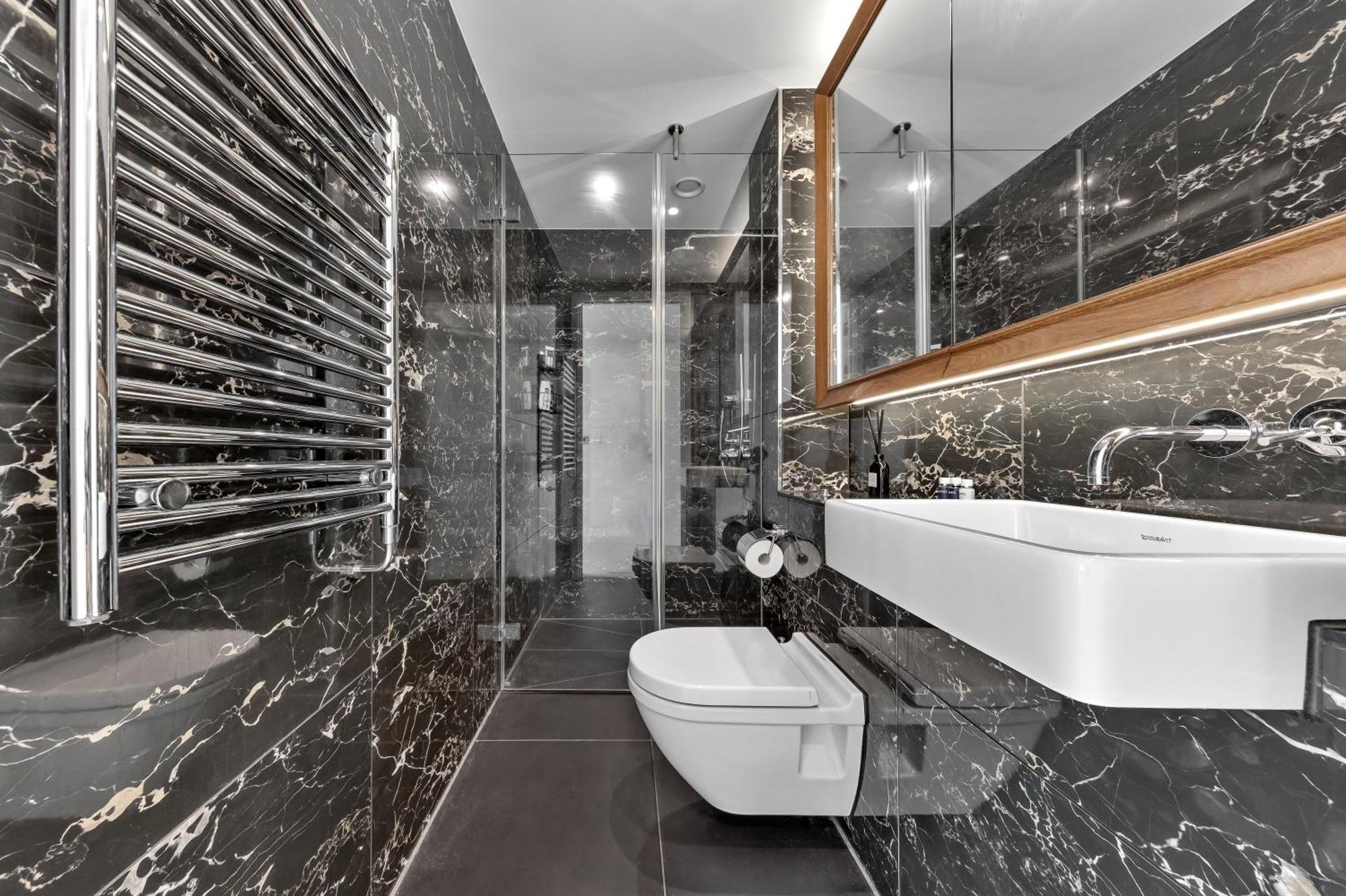 18th Floor Luxury 2 Bedroom, 2 Bathroom Sky View With Rooftop Access & Gym! Unbeatable Experience & Extreme Value! Apartment *