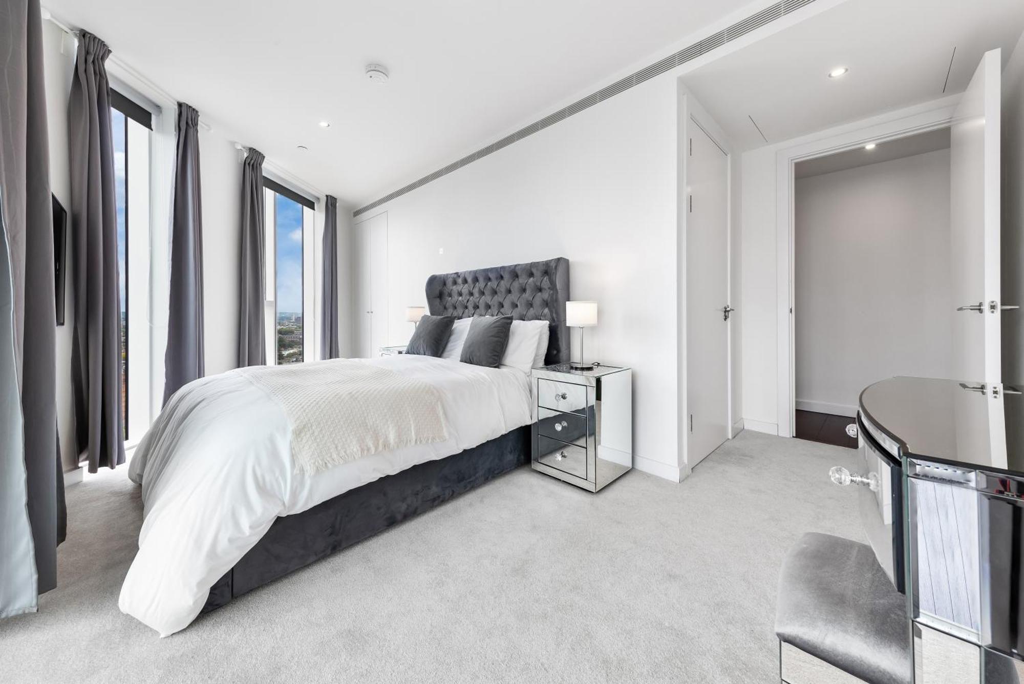 18th Floor Luxury 2 Bedroom, 2 Bathroom Sky View With Rooftop Access & Gym! Unbeatable Experience & Extreme Value! Apartment *