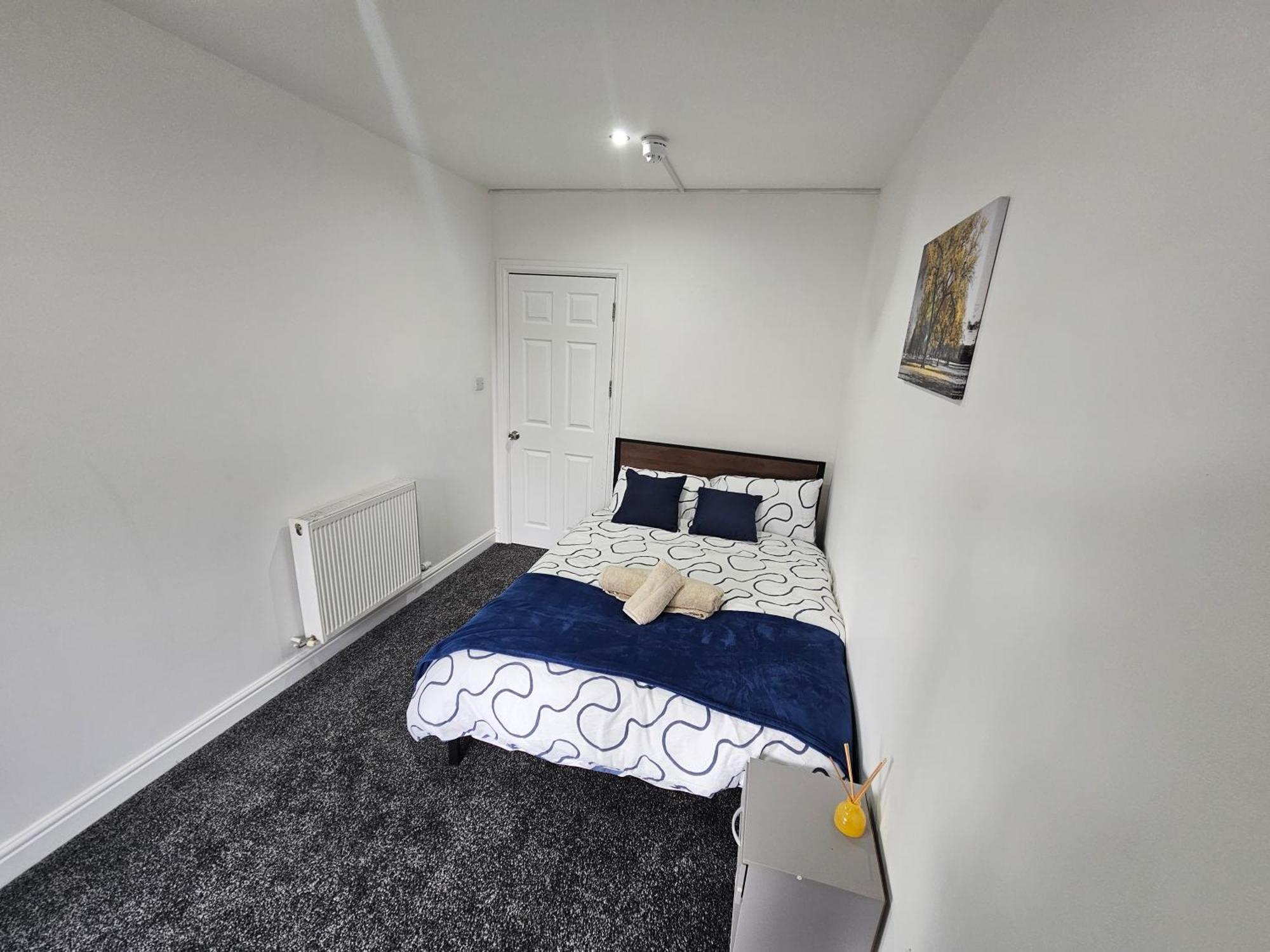 2br Near Canning Town Stn Balcony Location *