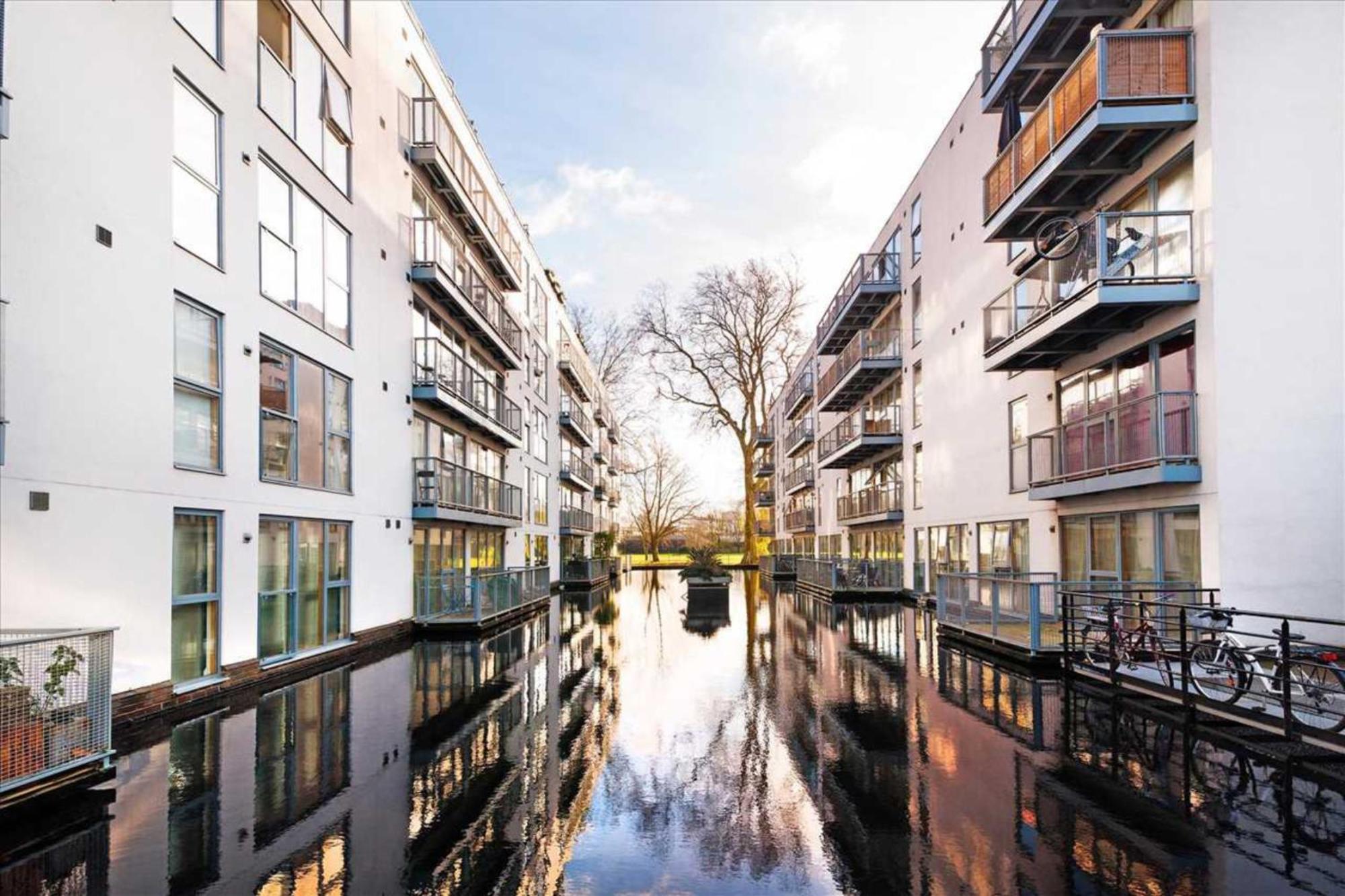 Cosy 2 Bed Hackney Apartment Sleeps 8 London