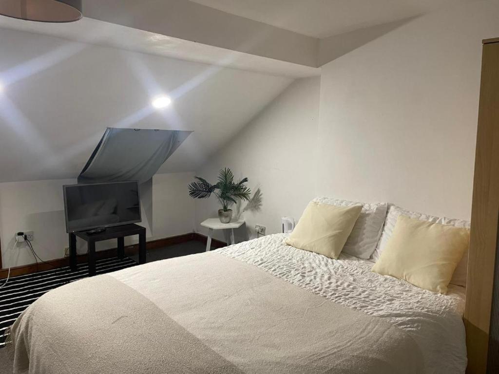 Gasthof Balham, South Spacious, Lambert, 6 Available *