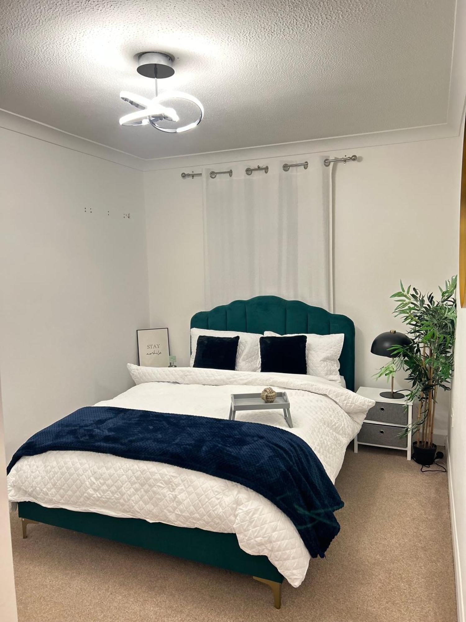 Luxury Superkingsize Bed In Londra