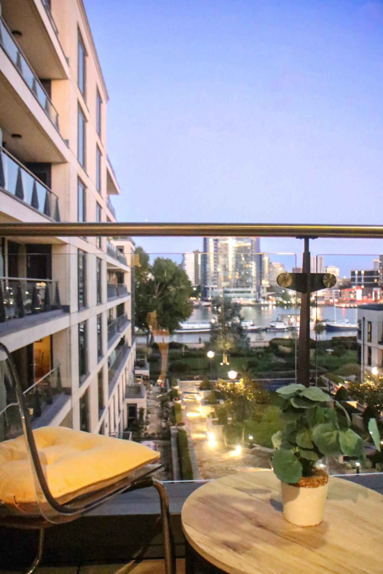 Striking In The Heart Of Chelsea Apartment *