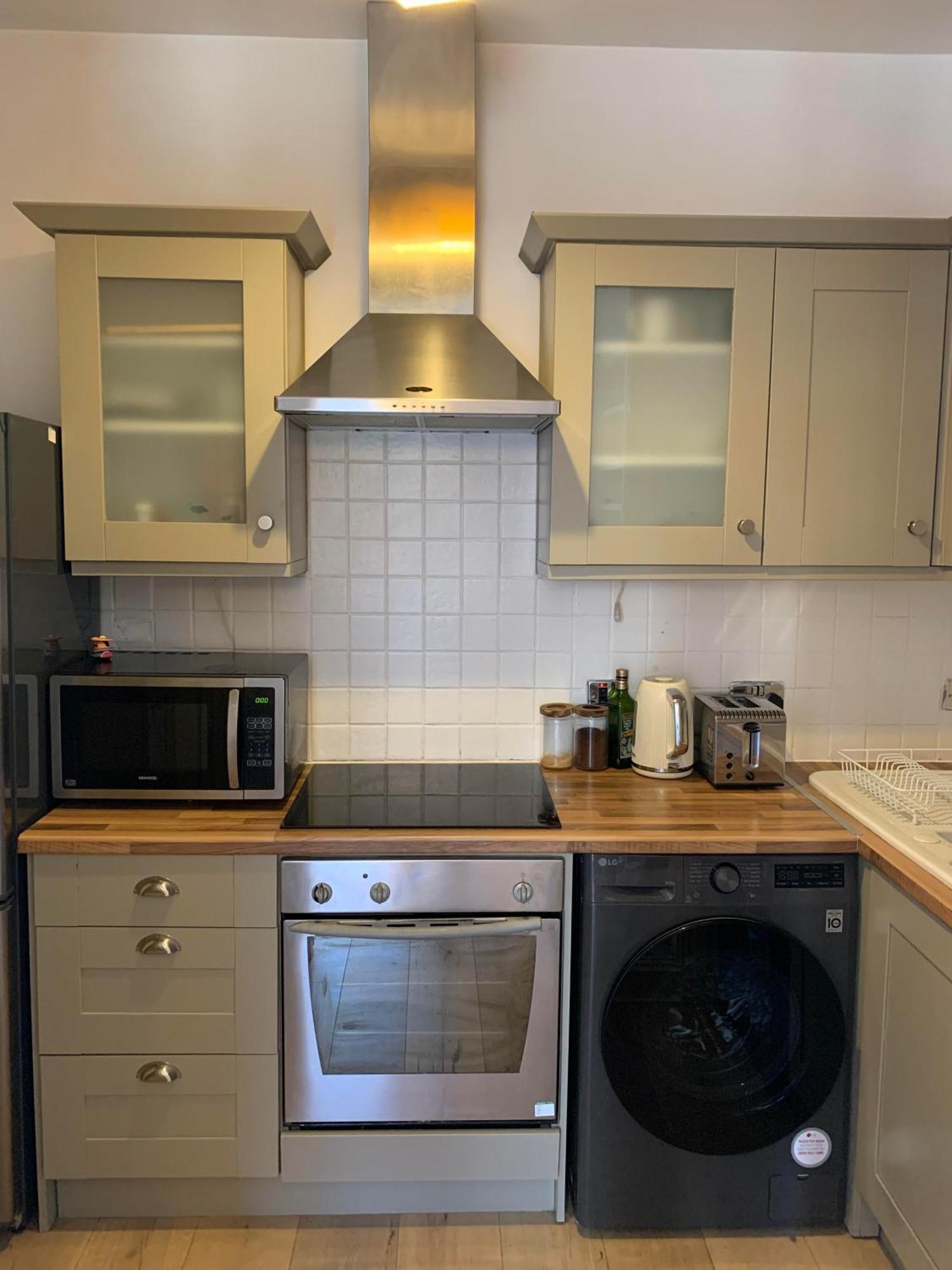 Spacious 1 Bedroom Flat In Fulham Leilighet London