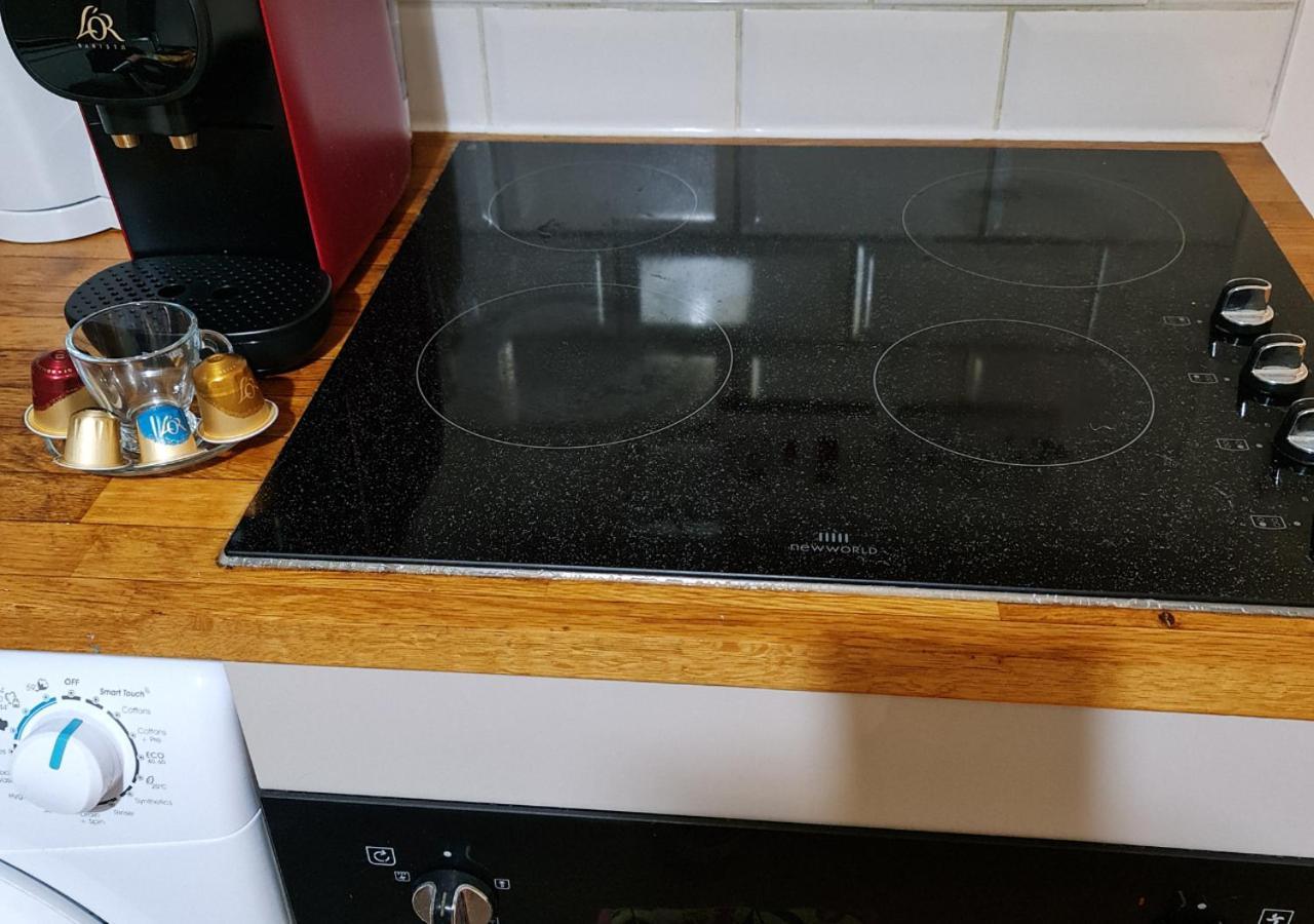 Stylish - Private Bathroom, 15mins To London! Lejlighed