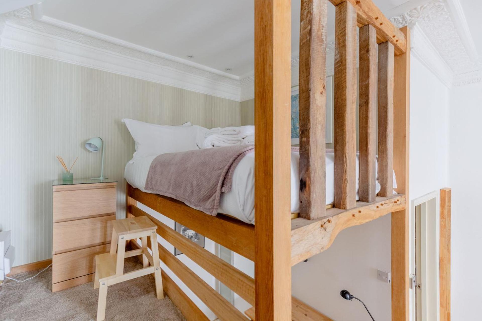 Charming Mezzanine Heart Of Paddington * London