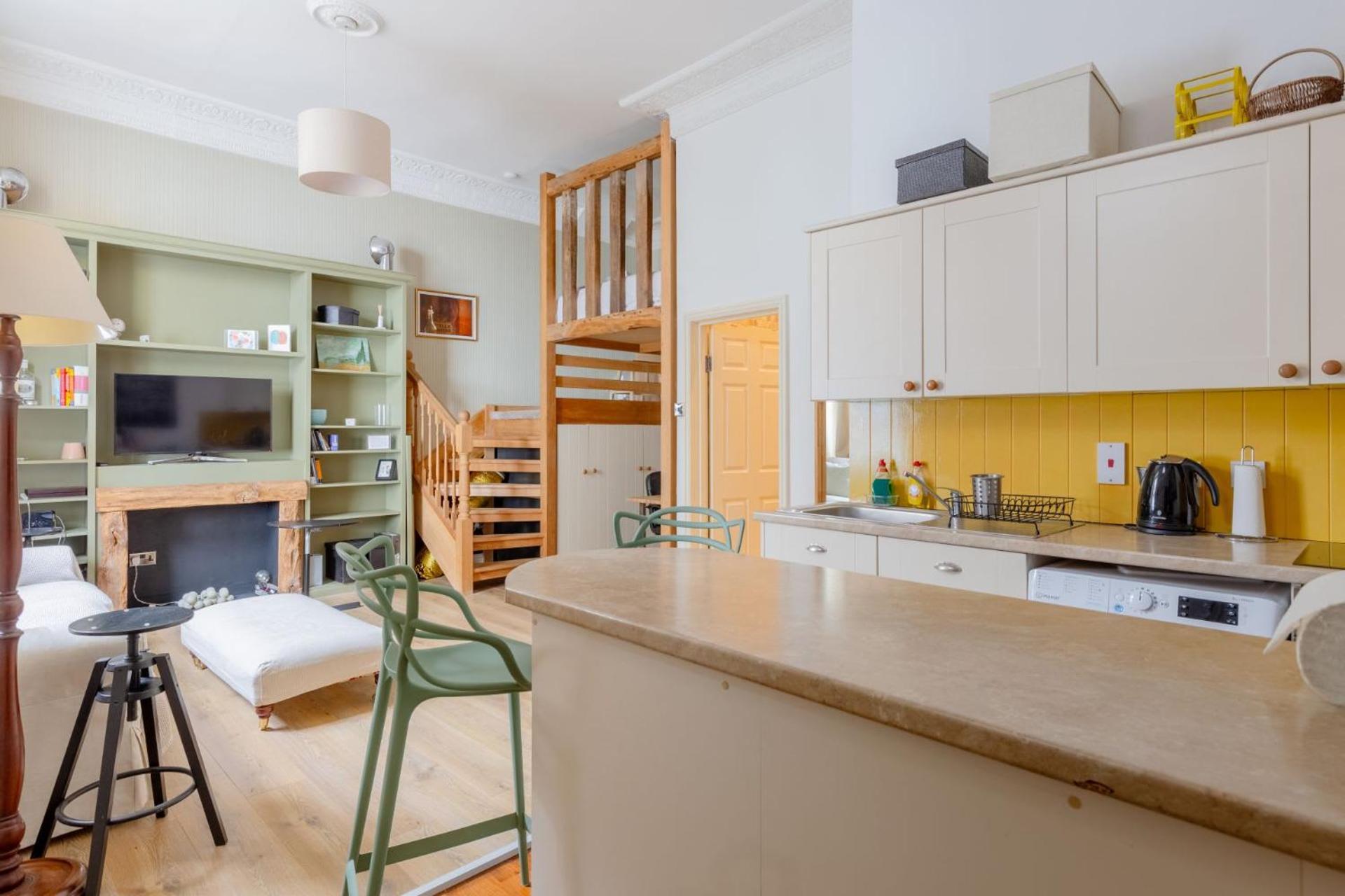 Charming Mezzanine Heart Of Paddington * London