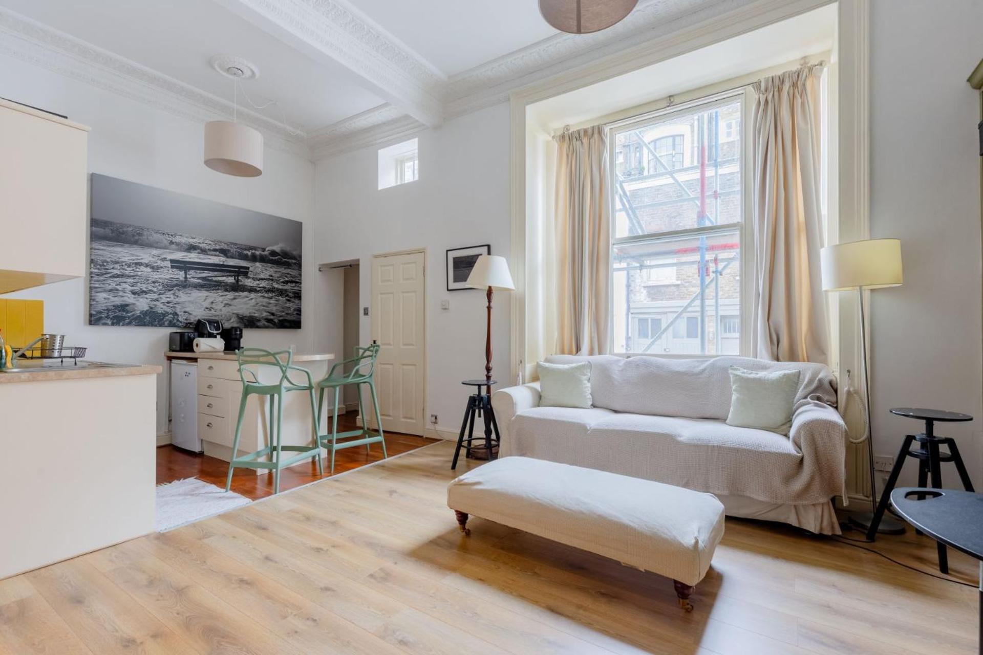 Charming Mezzanine Heart Of Paddington London