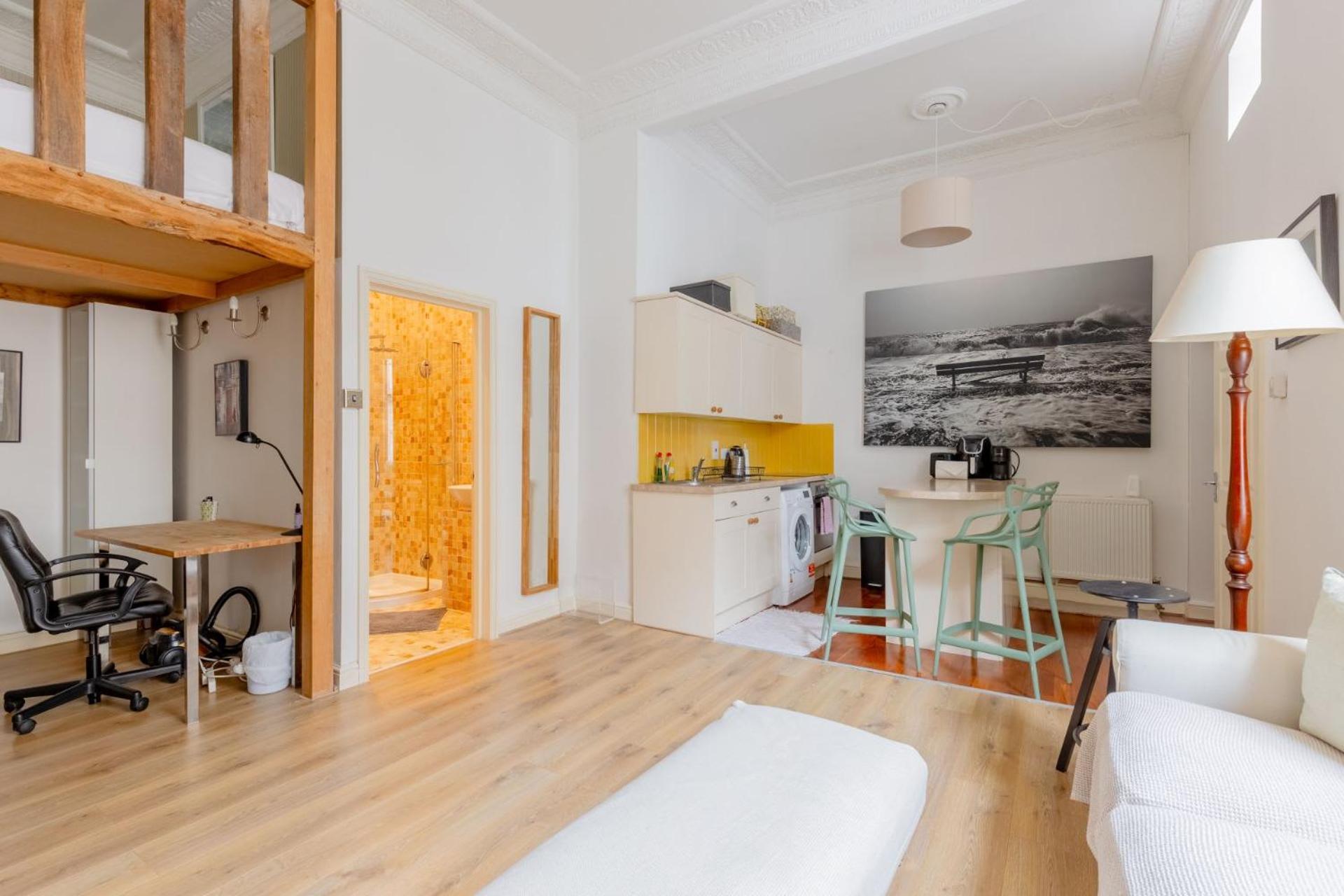Charming Mezzanine Heart Of Paddington Apartment *