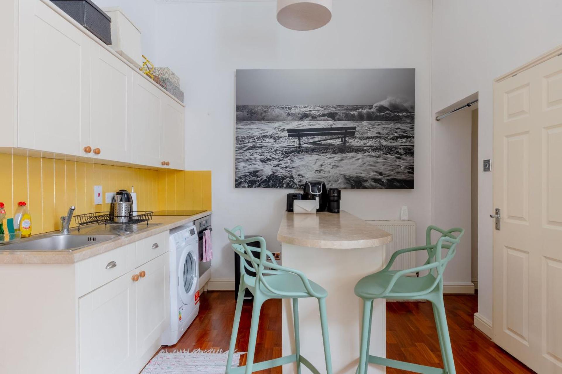 Charming Mezzanine Heart Of Paddington Apartment London