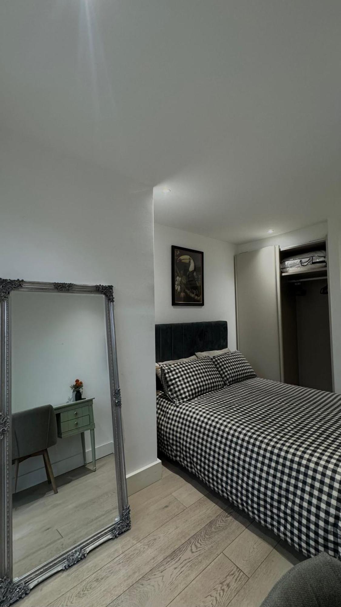 Apartment Modern Near London