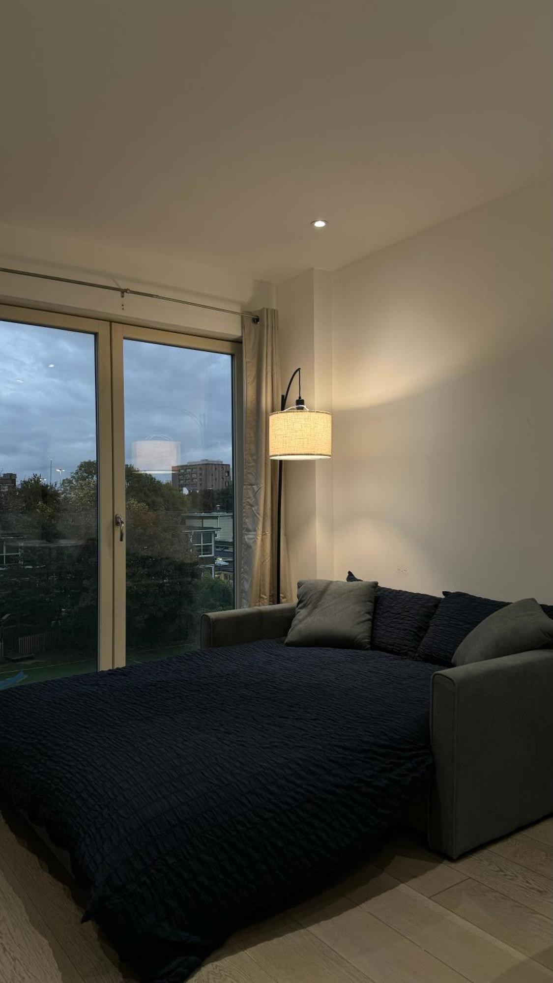 Apartment Modern Near London