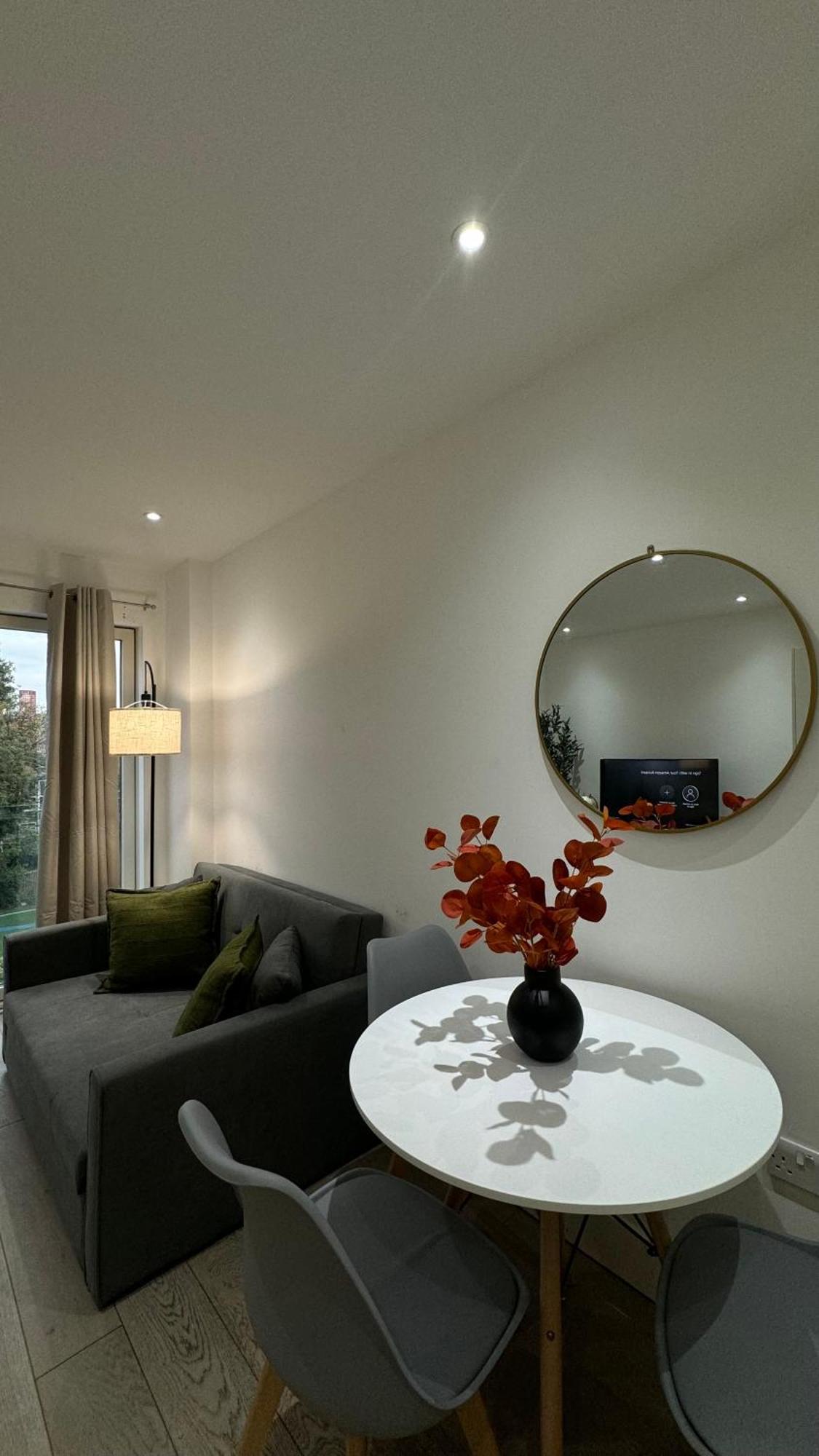 Apartment Modern Near London