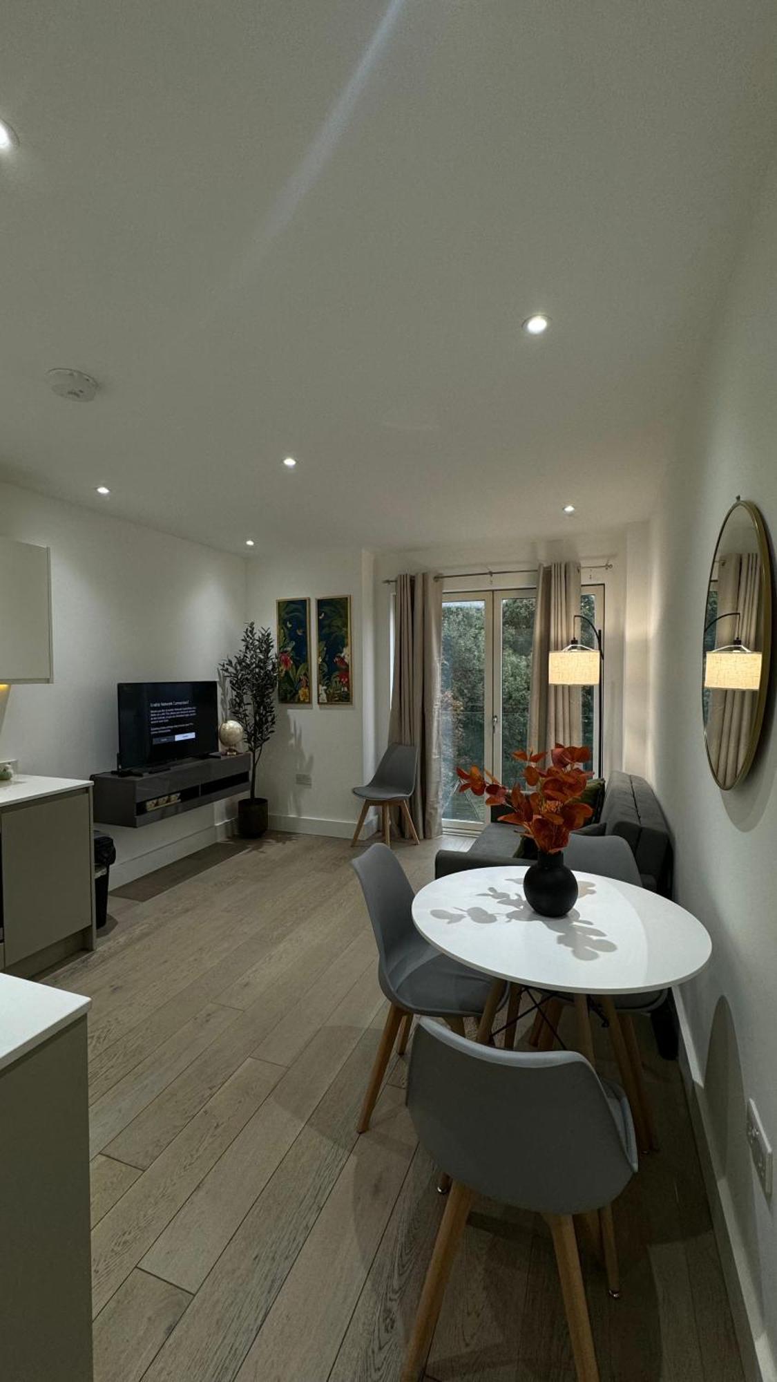 Modern Near * London