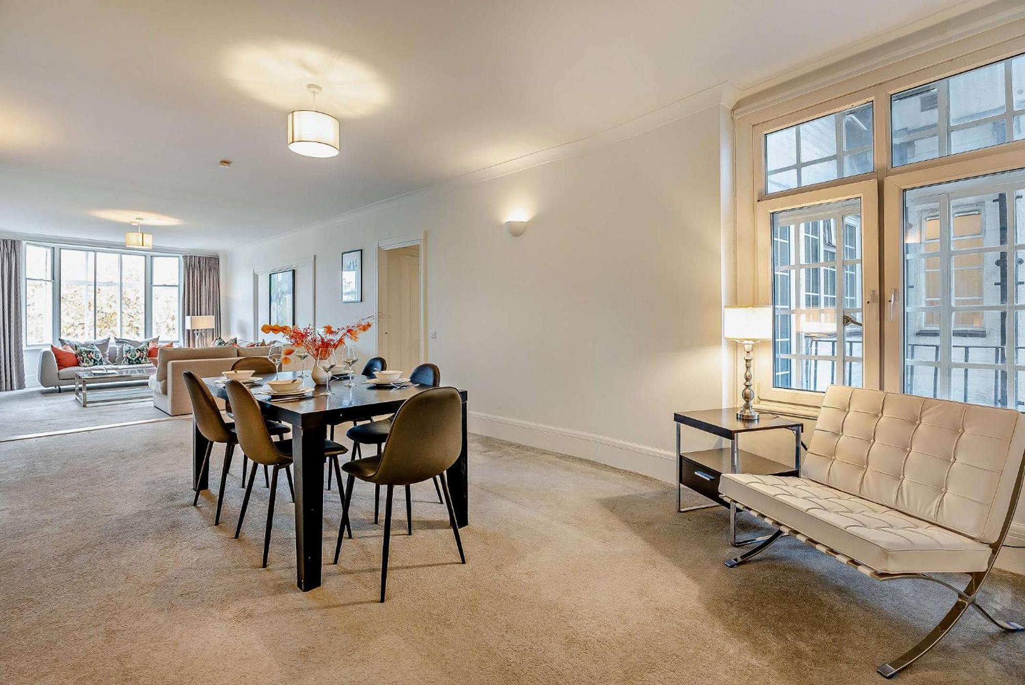 Strathmore Court * Londen