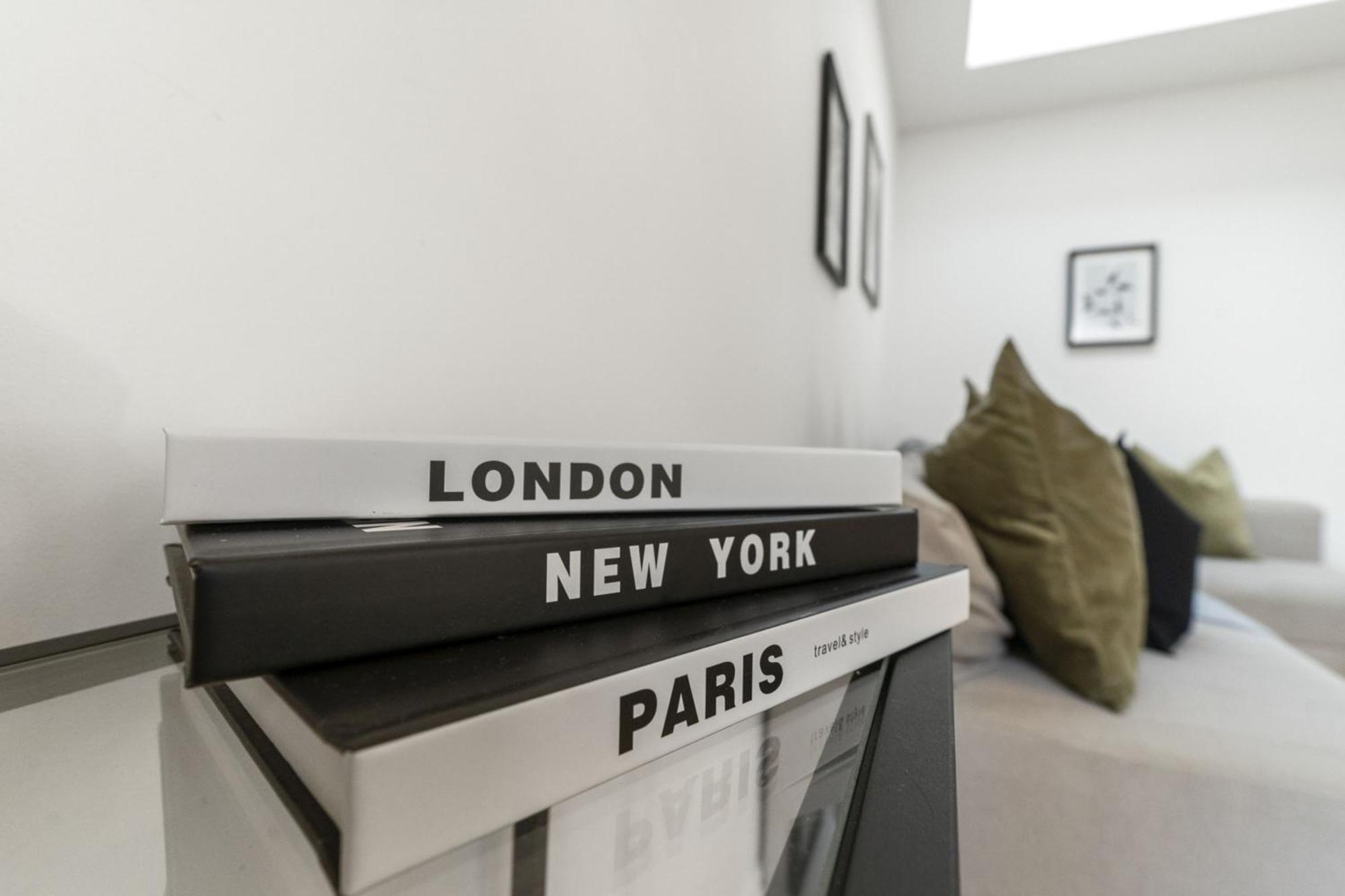 Two Bed By Livestay Short Lets & Serviced Near Oxford Circus Leilighet London