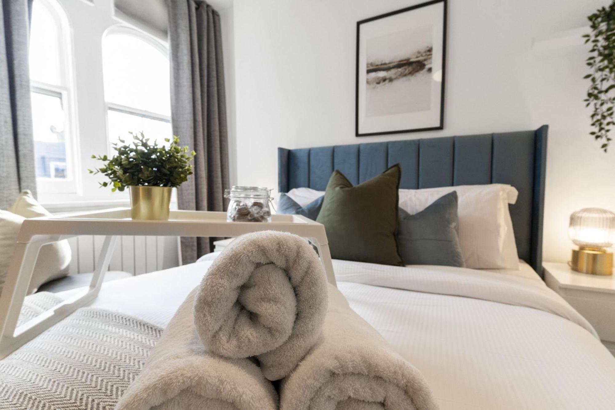 Two Bed By Livestay Short Lets & Serviced Near Oxford Circus London