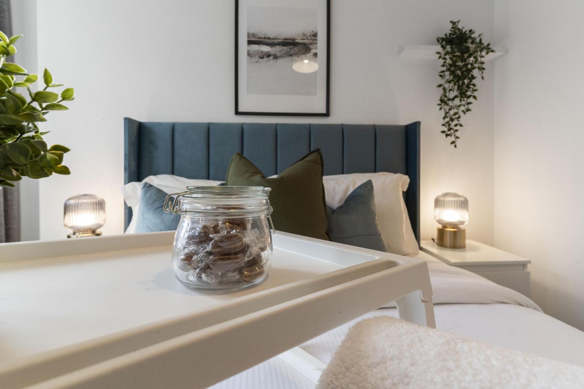 Two Bed By Livestay Short Lets & Serviced Near Oxford Circus * London