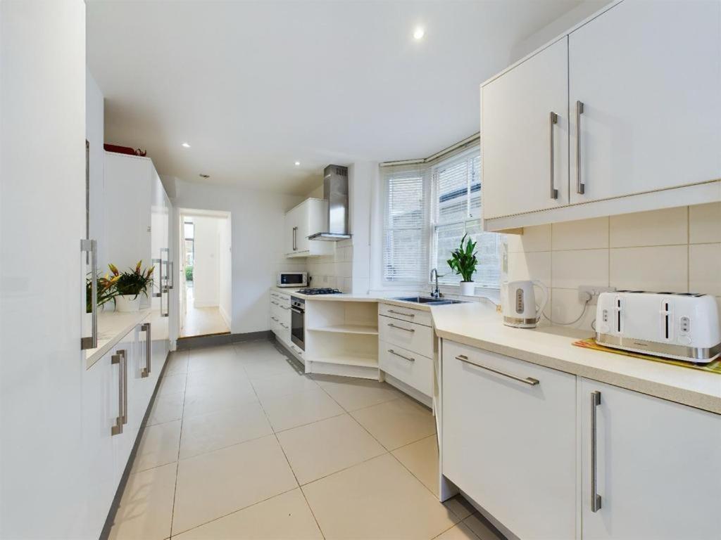 Lägenhet Luxury 4-bedroom Modern Flat In Steps From Station, Sleeps 9 In Style!