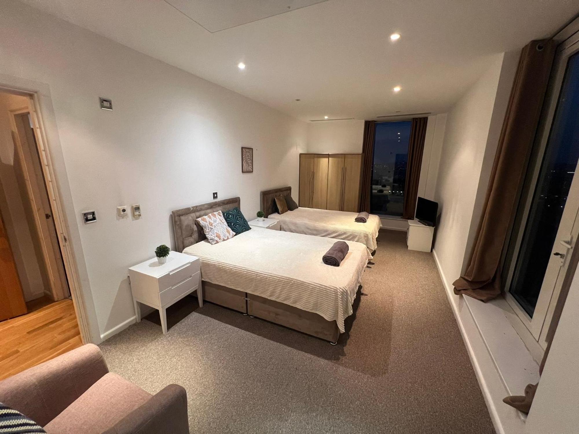 Panoramic View In Canary Wharf Penthouse * Londen
