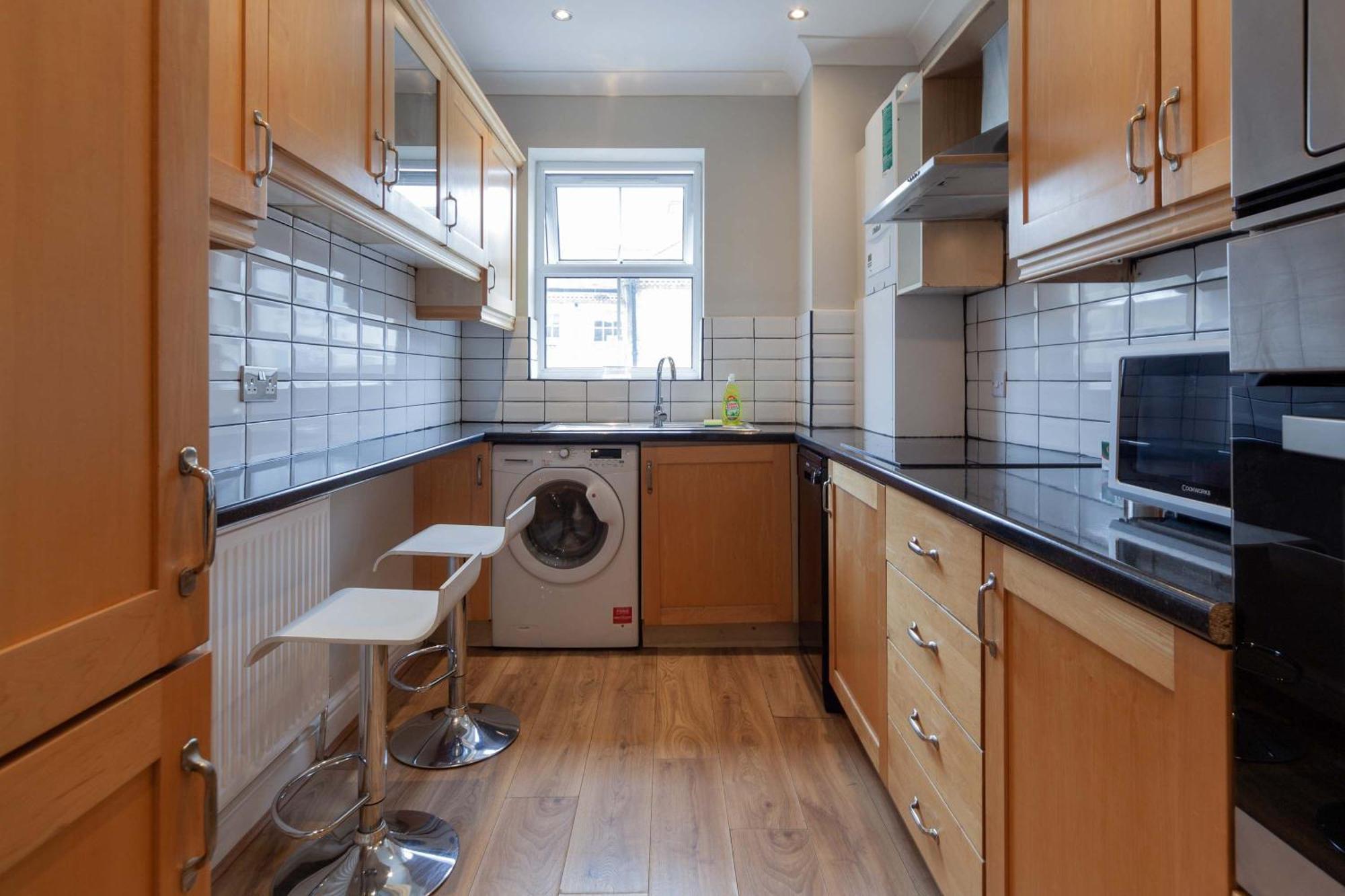 Spacious And Bright 2 Bed Tower Bridge Lägenhet London