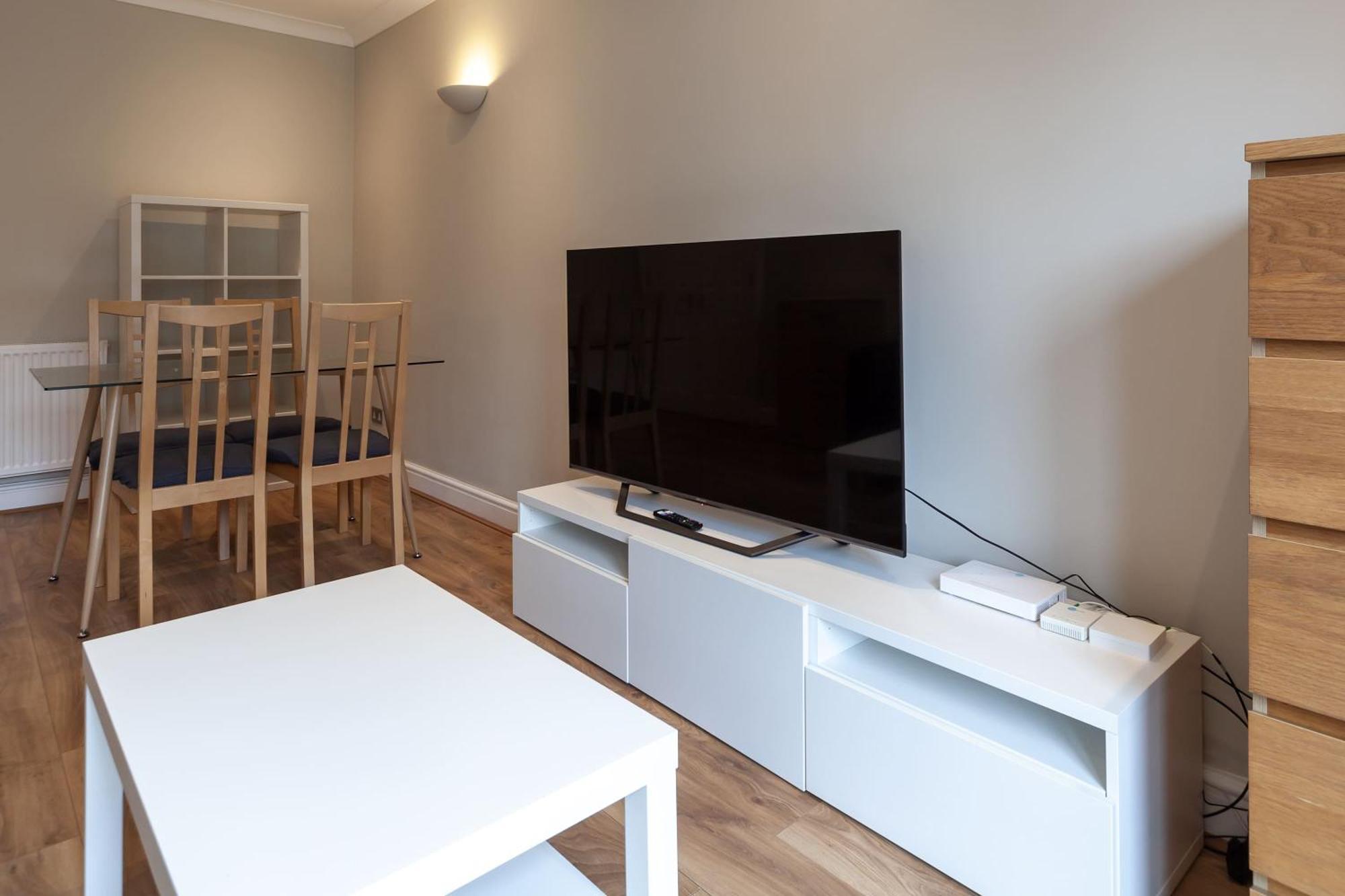 Spacious And Bright 2 Bed Tower Bridge Lägenhet *