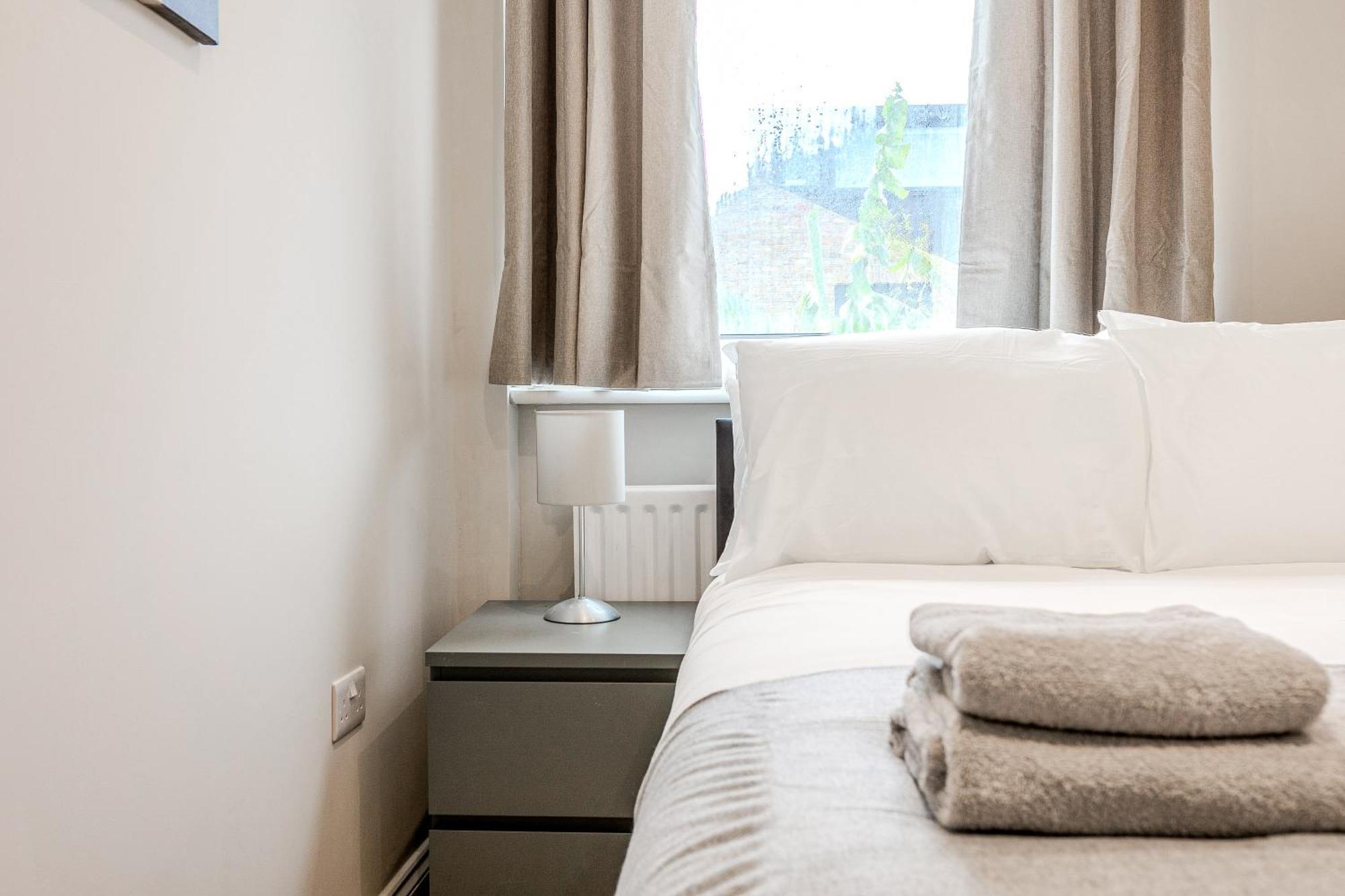 Battersea Spacious Perfect For Family And Groups With Free Parking Sleep 8 Feriehus