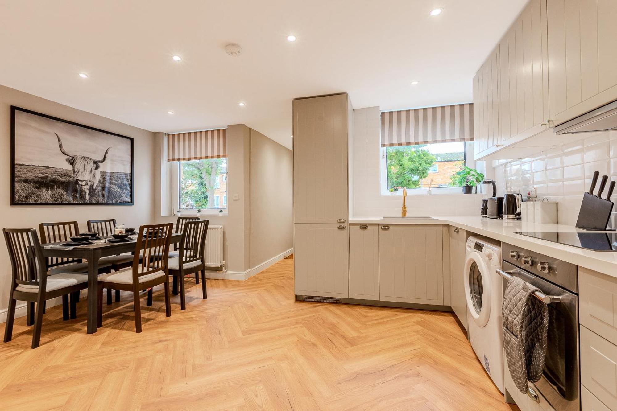 Feriehus Battersea Spacious Perfect For Family And Groups With Free Parking Sleep 8