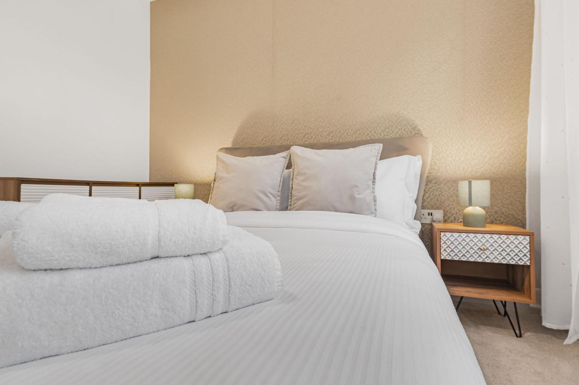 Stylish Modern By Livestay Short Lets & Serviced Nw6 Appartement Londen