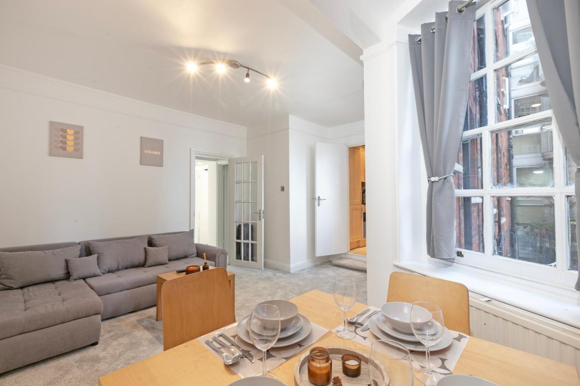 Beautiful 3 Bedroom Flat In Scott Ellis Gardens Lejlighed