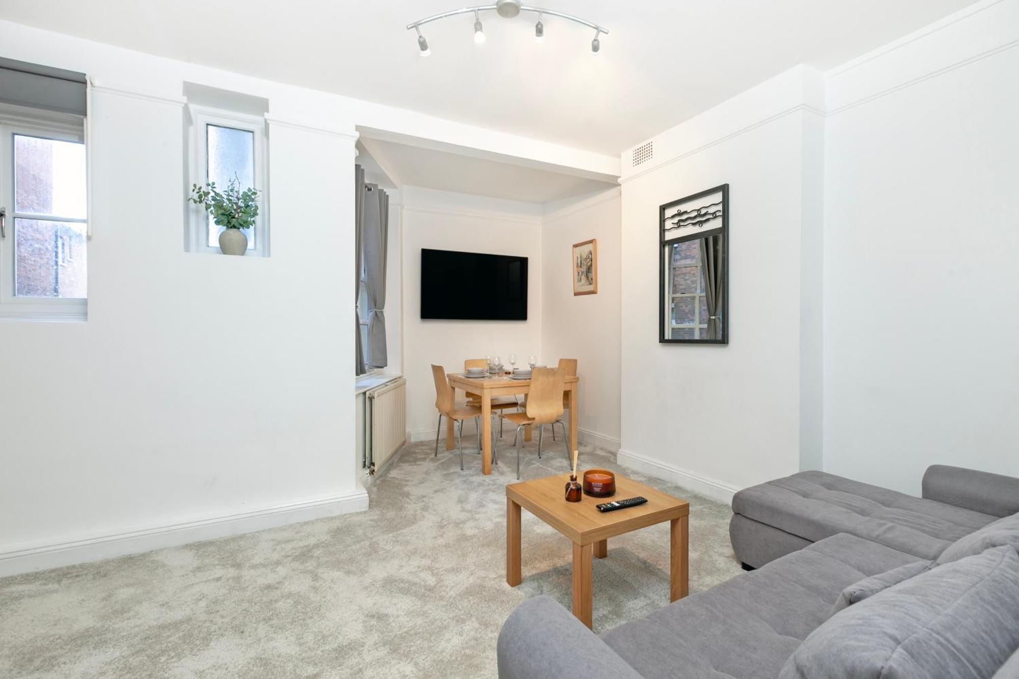 Beautiful 3 Bedroom Flat In Scott Ellis Gardens Appartamento
