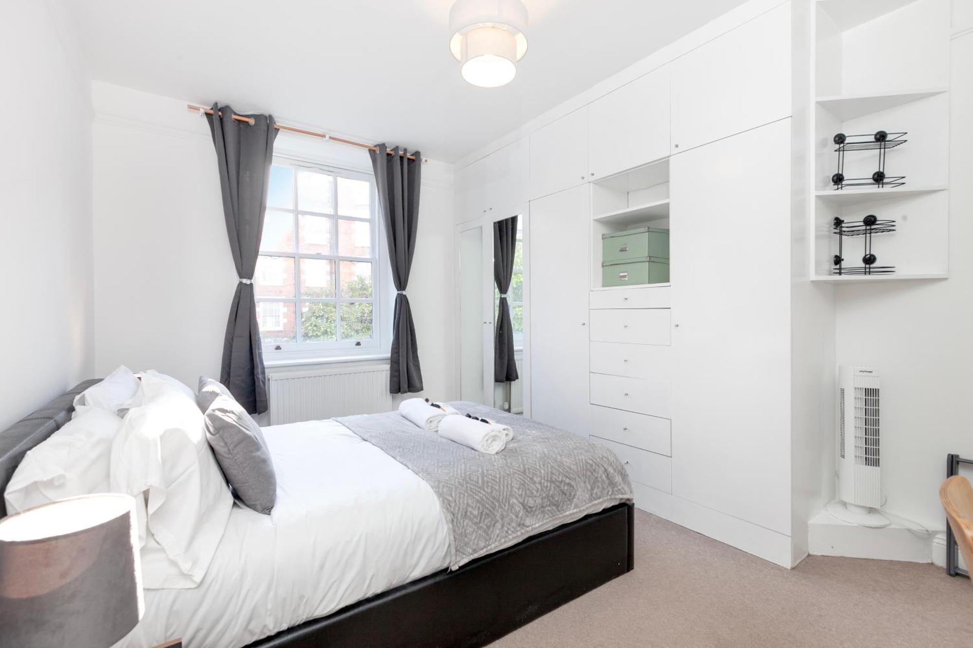 Beautiful 3 Bedroom Flat In Scott Ellis Gardens * London