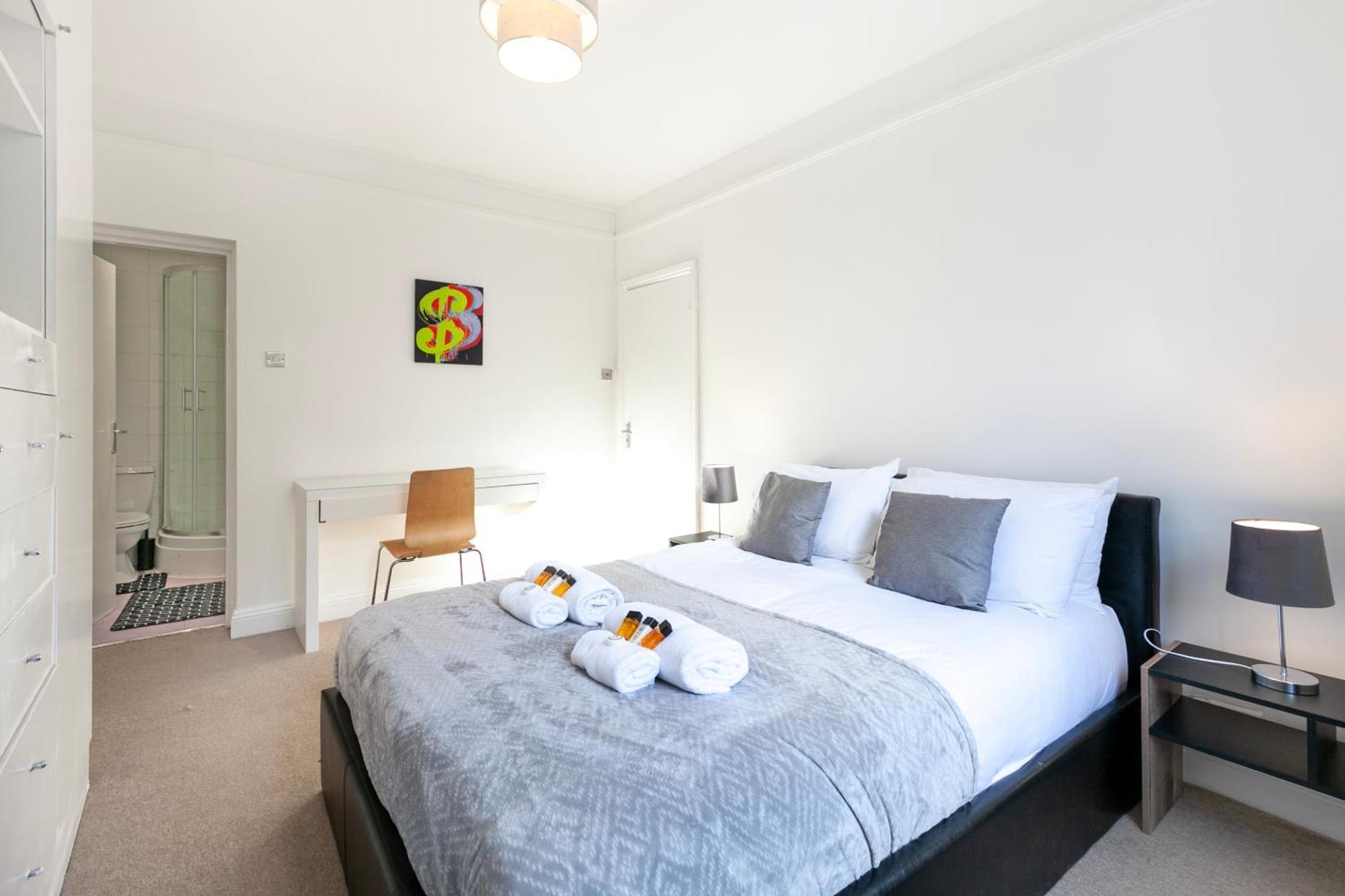 Beautiful 3 Bedroom Flat In Scott Ellis Gardens Lejlighed