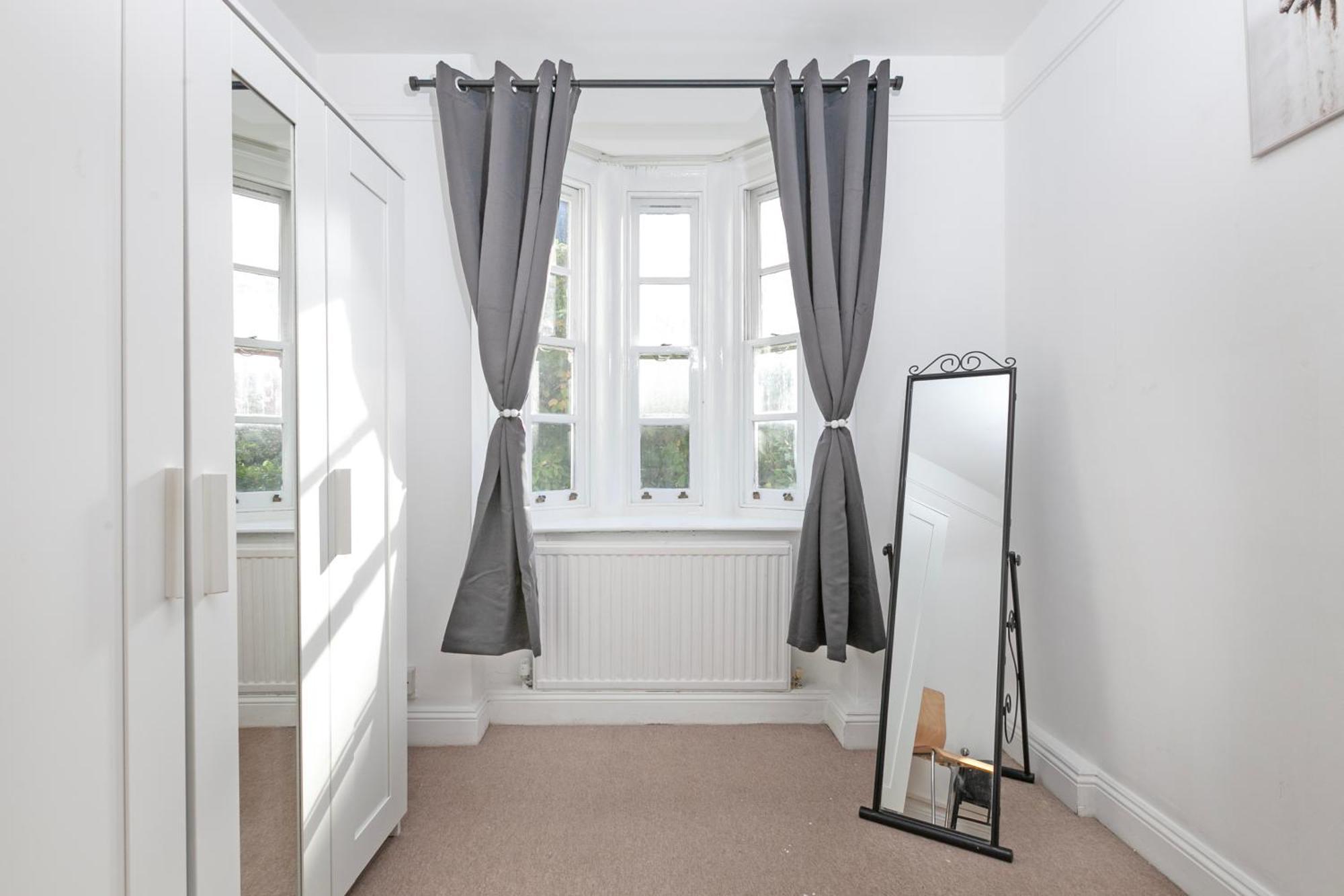 Beautiful 3 Bedroom Flat In Scott Ellis Gardens Lejlighed *