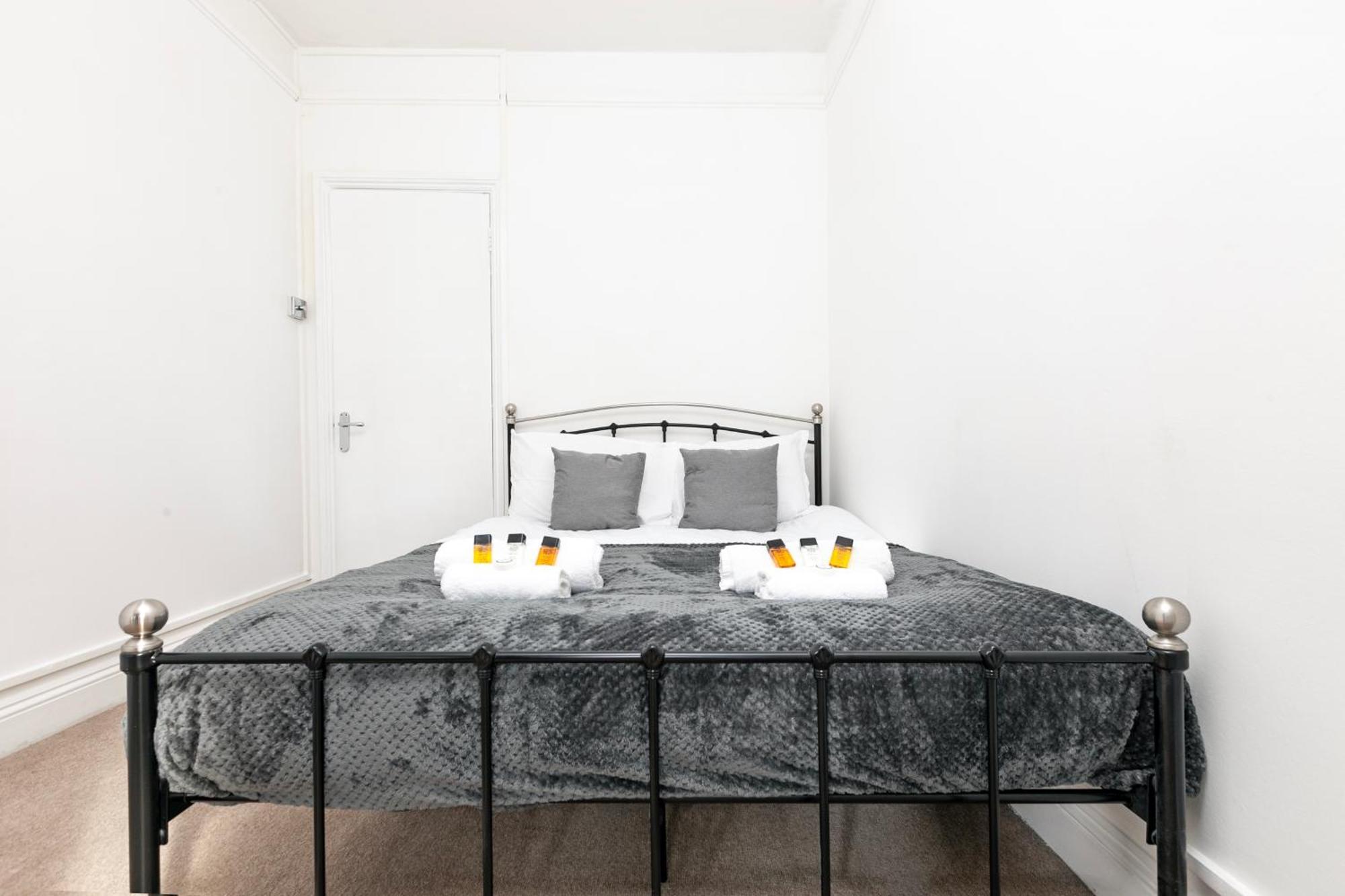 Appartement Beautiful 3 Bedroom Flat In Scott Ellis Gardens Londen