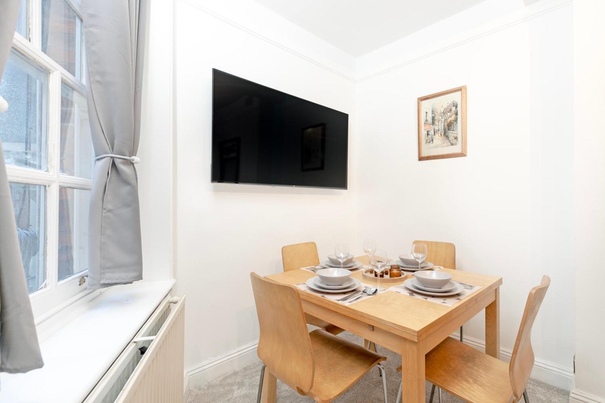 Beautiful 3 Bedroom Flat In Scott Ellis Gardens Appartamento