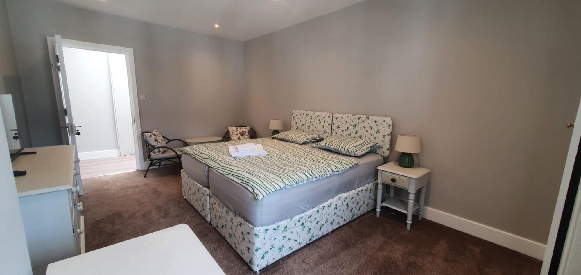 Appartement Place To In Thames Ditton