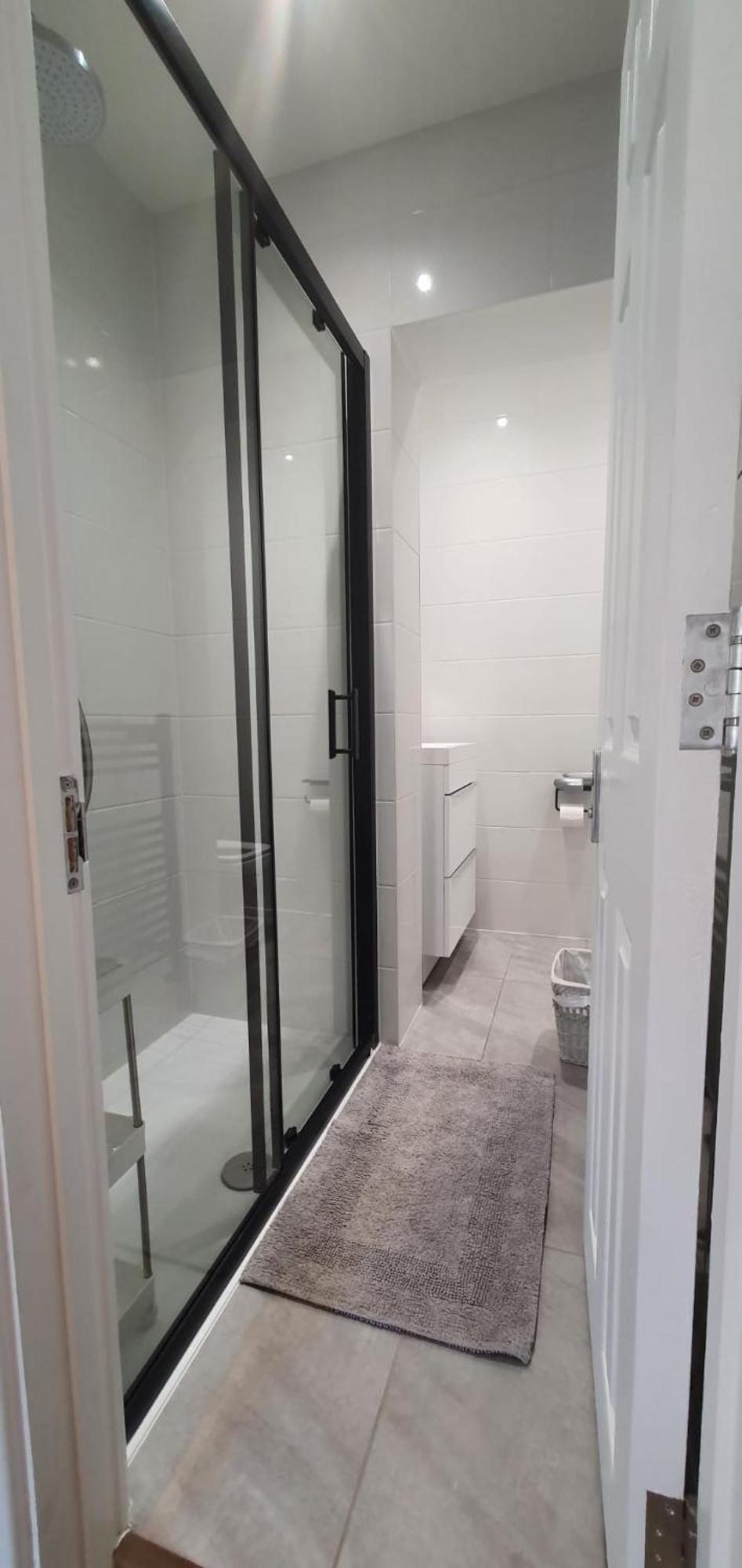Place To In Thames Ditton Appartement Londen