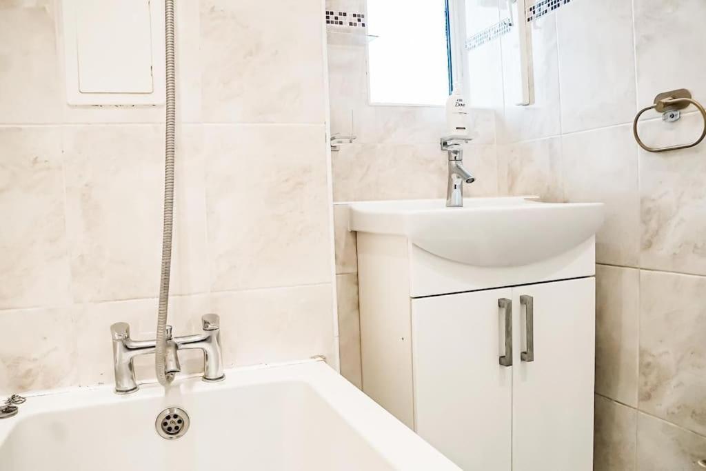 Spacious 3 Bedroom Flat Lejlighed *