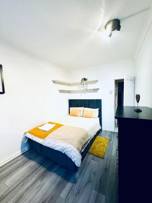 Lejlighed Spacious 3 Bedroom Flat London
