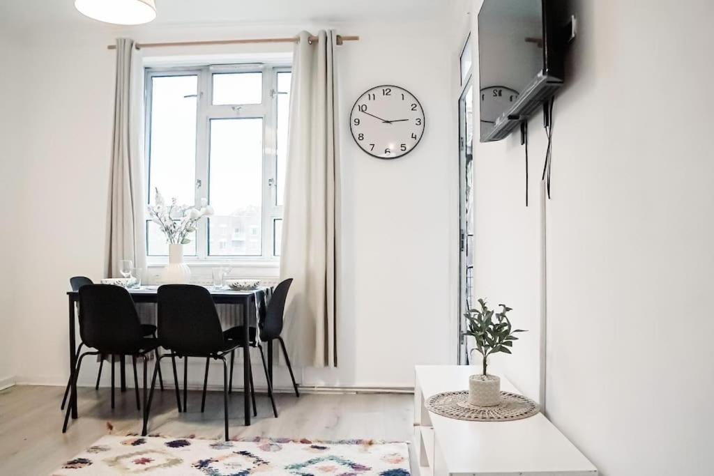 Spacious 3 Bedroom Flat Lejlighed *