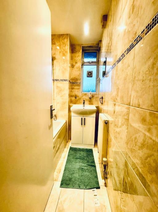 Lejlighed Spacious 3 Bedroom Flat