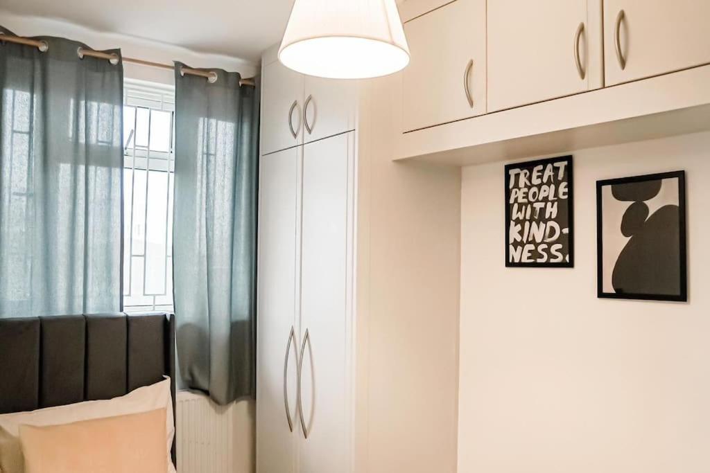 Spacious 3 Bedroom Flat Lejlighed London