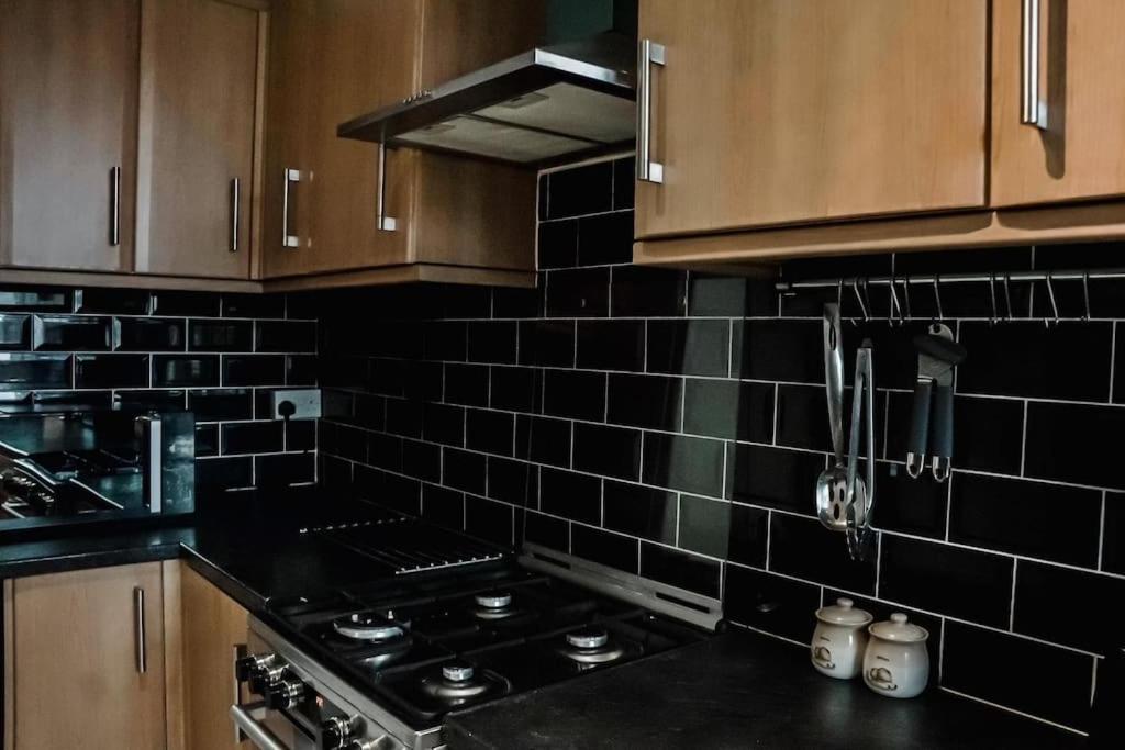 Spacious 3 Bedroom Flat Lejlighed