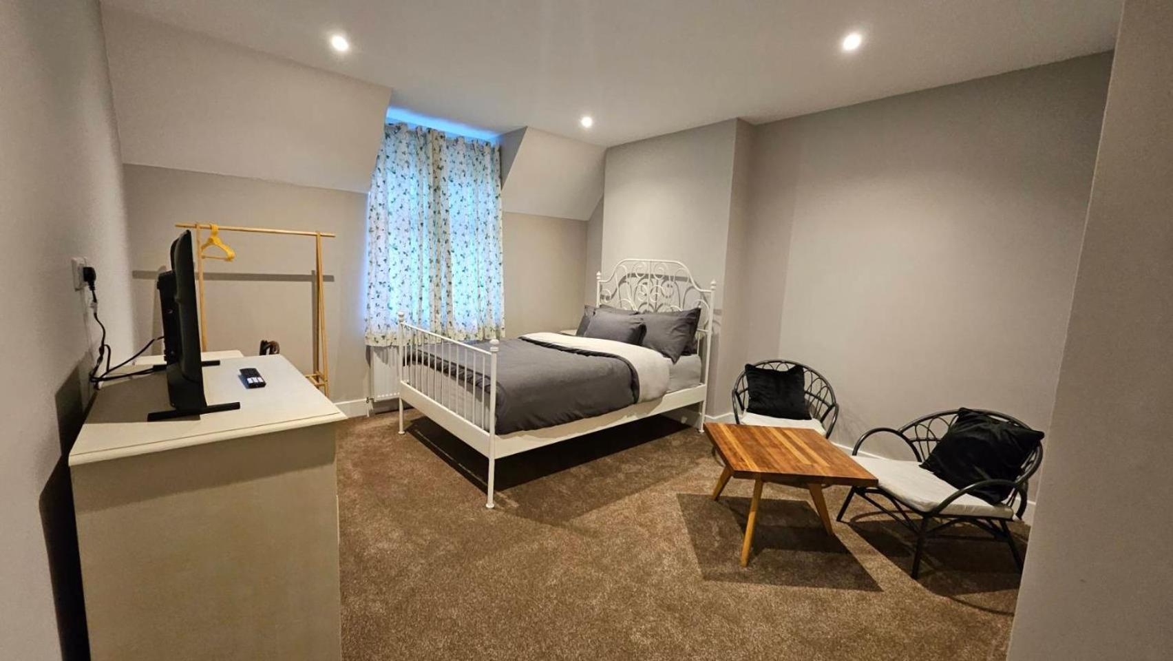 Place To In Thames Ditton Appartement *
