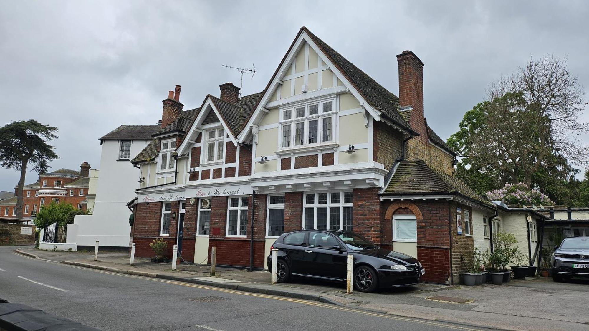 Appartement Place To In Thames Ditton *