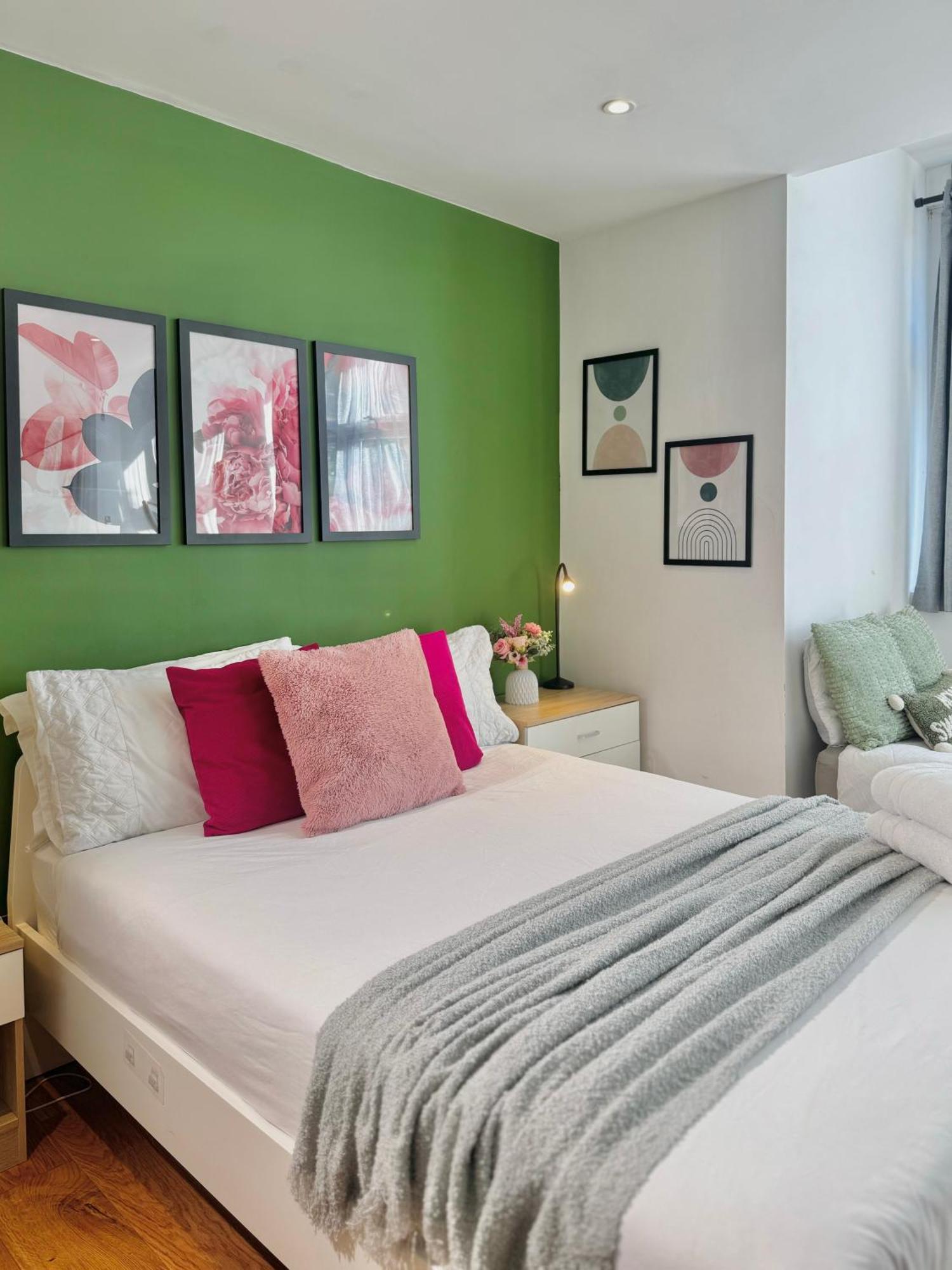 En-suites With Free Parking 30min To * London